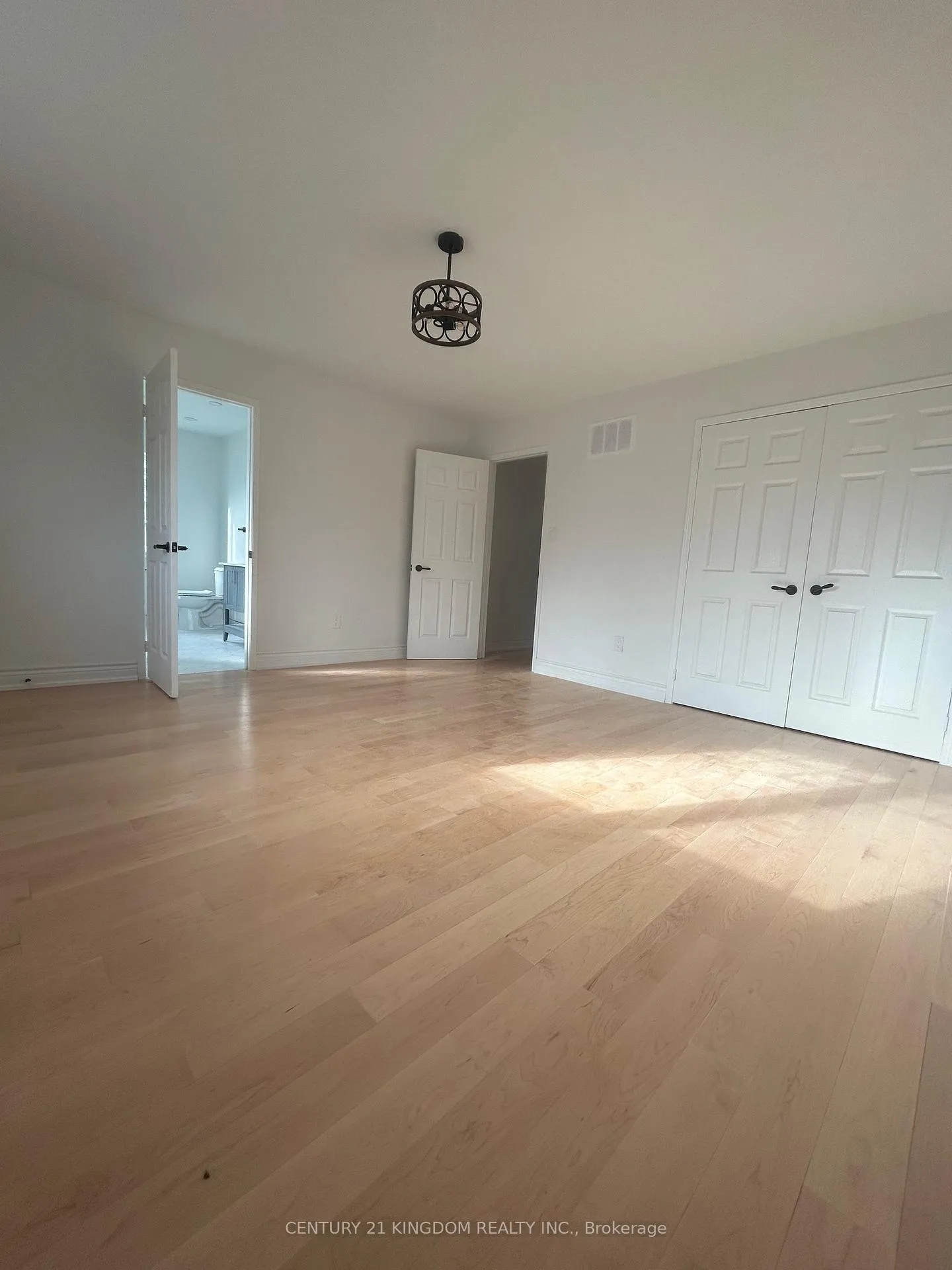 Photo 16 of 1 Seaton Park Road, Toronto, Flemingdon Park — HOMEH