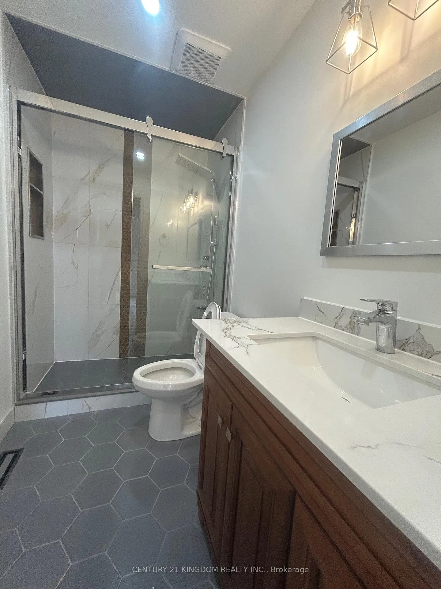 Photo 21 of 1 Seaton Park Road, Toronto, Flemingdon Park — HOMEH