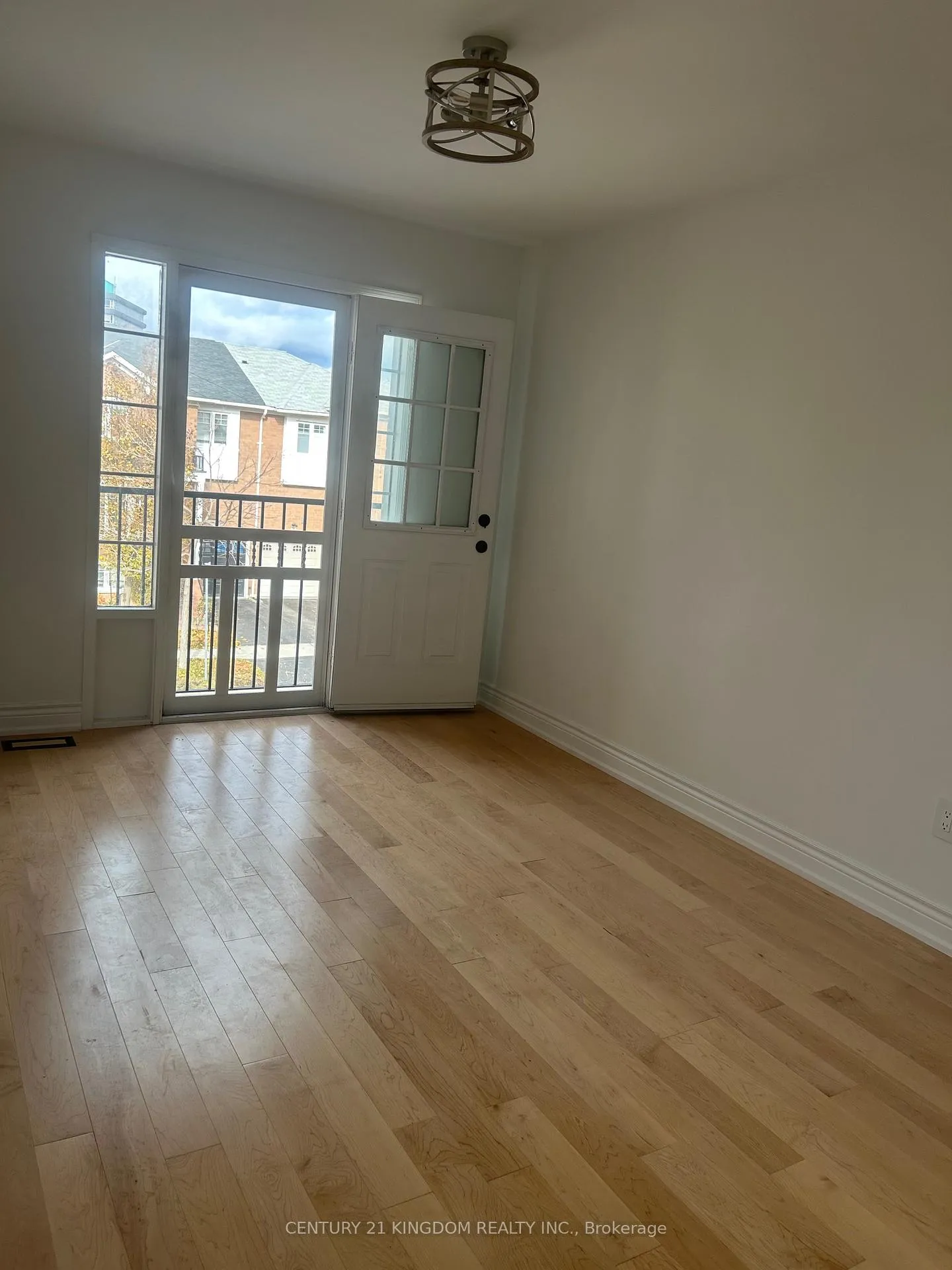Photo 23 of 1 Seaton Park Road, Toronto, Flemingdon Park — HOMEH