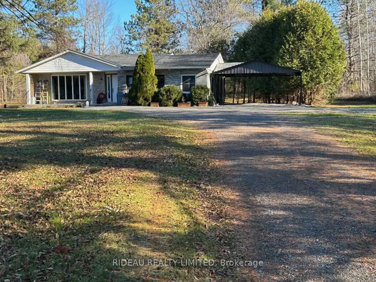 Photo 2 of 109 Perth Street, Rideau Lakes, Rideau Lakes (South Crosby) Twp — HOMEH