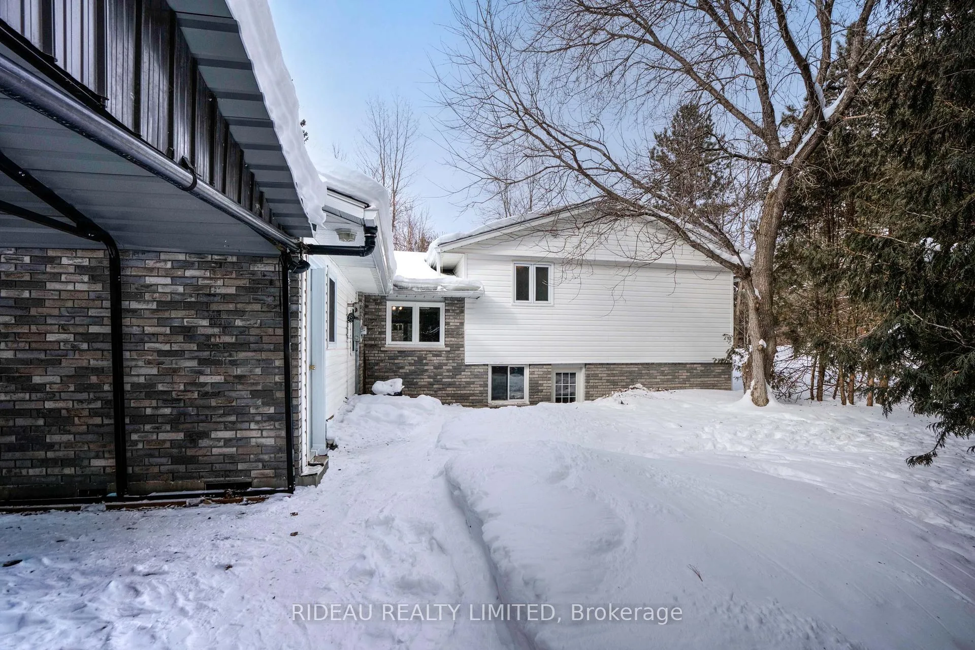 Photo 6 of 109 Perth Street, Rideau Lakes, Rideau Lakes (South Crosby) Twp — HOMEH