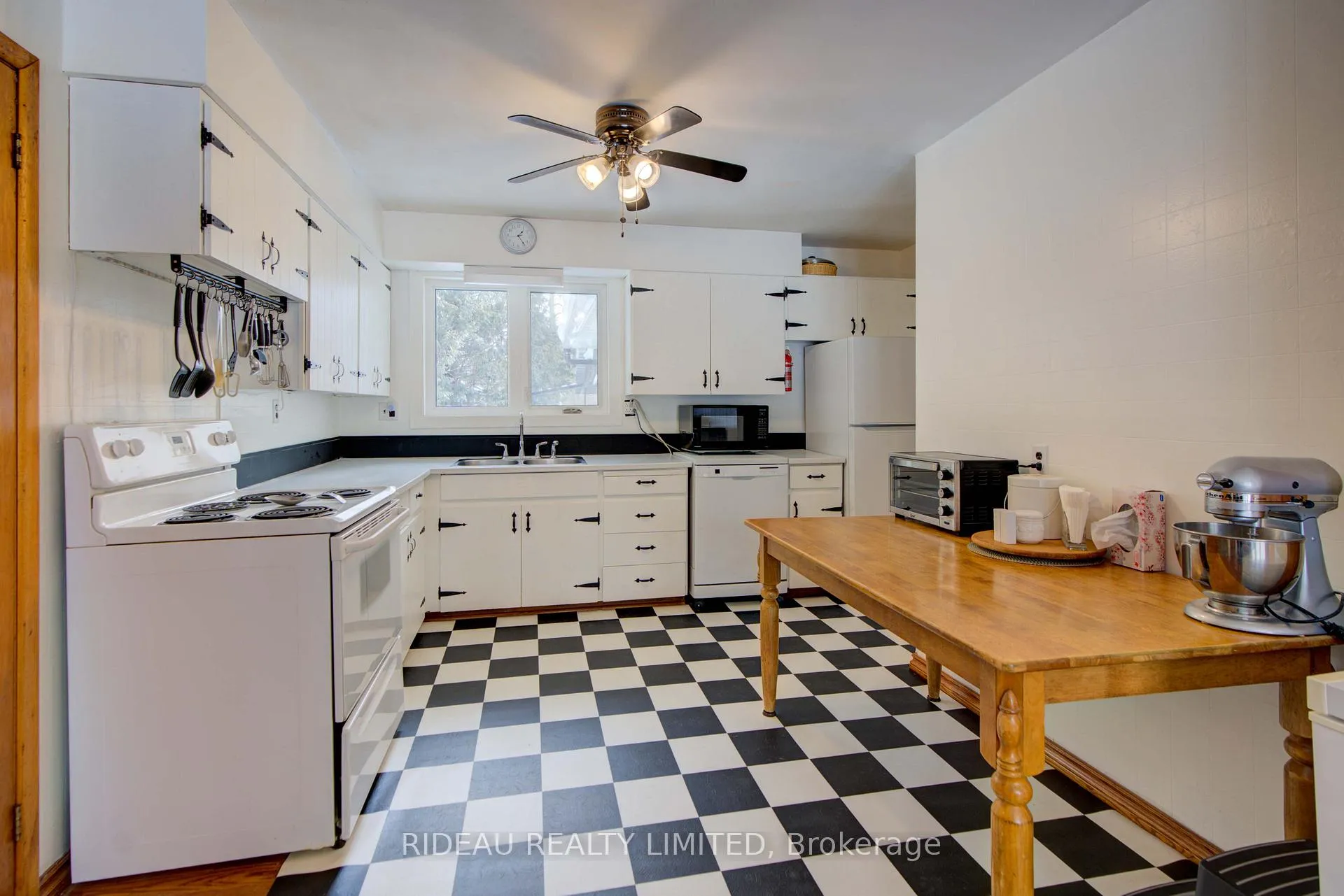 Photo 14 of 109 Perth Street, Rideau Lakes, Rideau Lakes (South Crosby) Twp — HOMEH