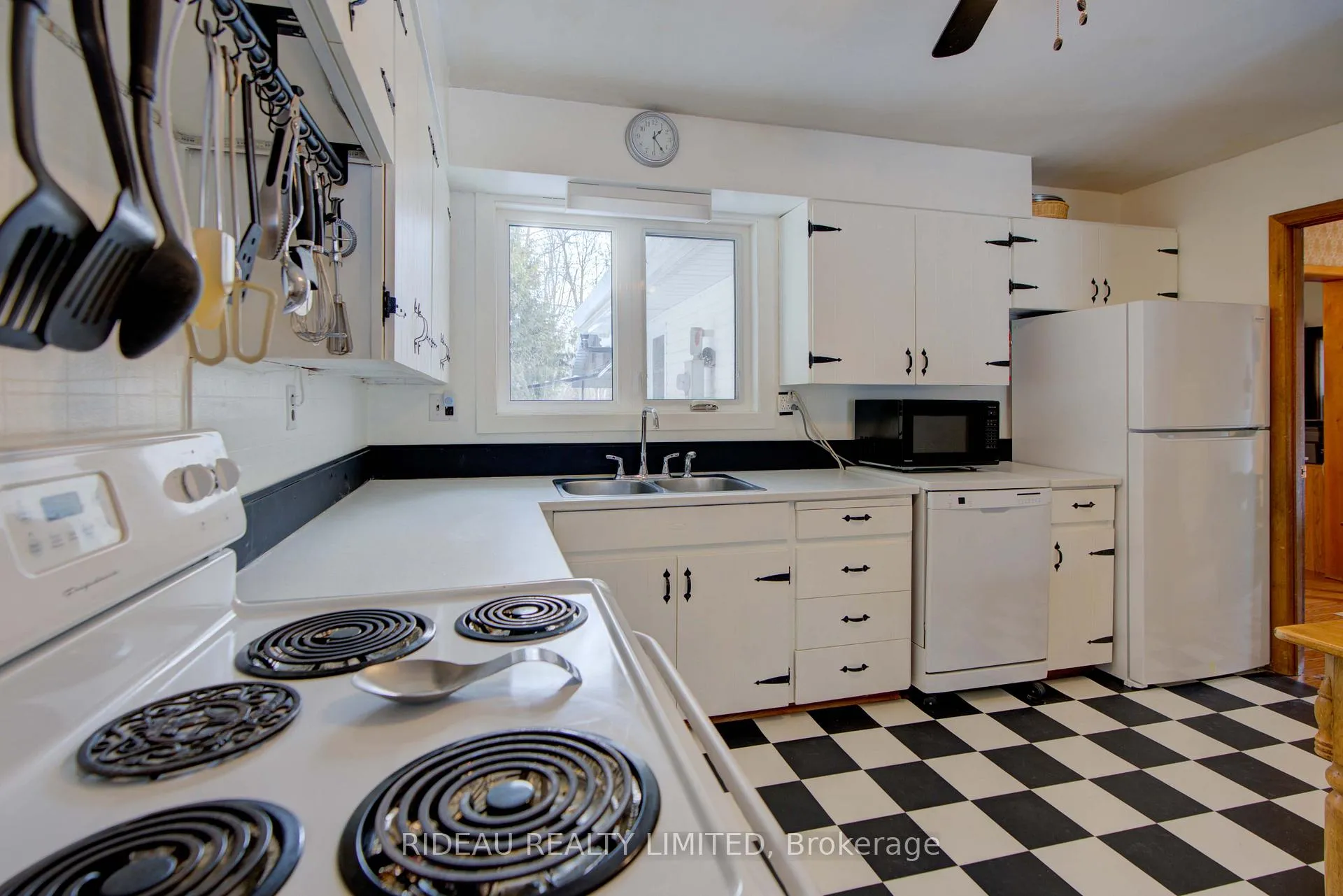 Photo 15 of 109 Perth Street, Rideau Lakes, Rideau Lakes (South Crosby) Twp — HOMEH