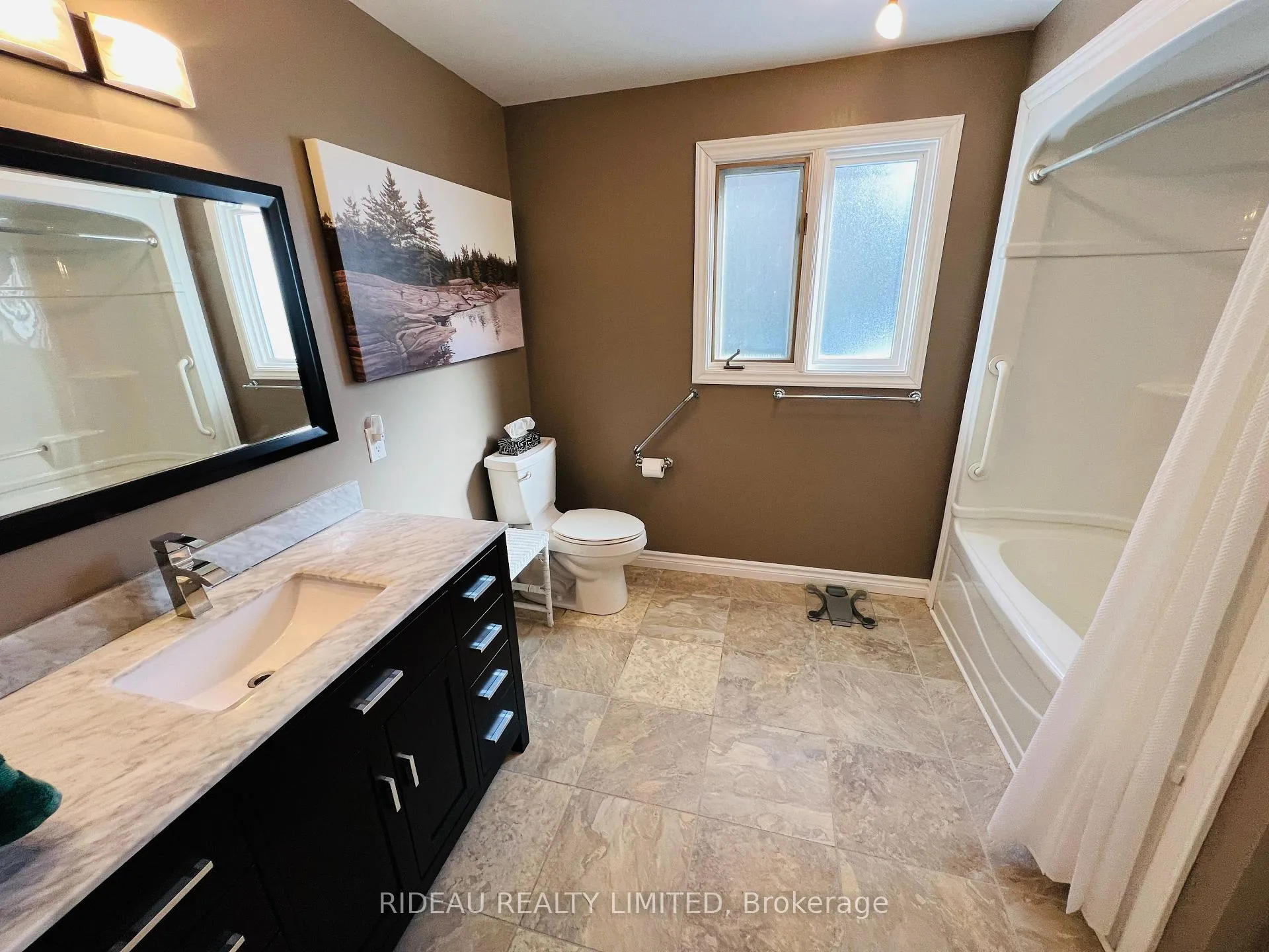 Photo 23 of 109 Perth Street, Rideau Lakes, Rideau Lakes (South Crosby) Twp — HOMEH