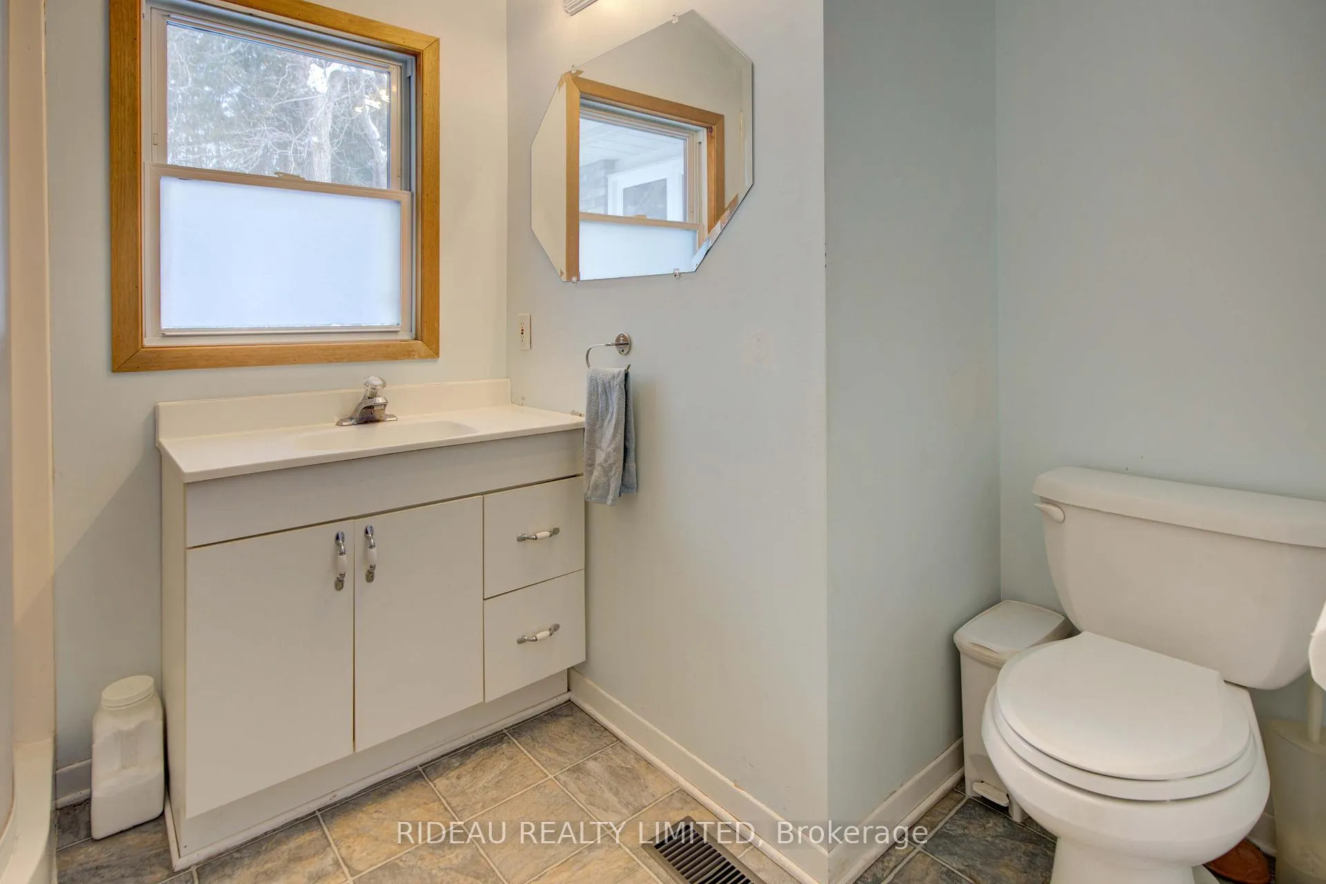 Photo 28 of 109 Perth Street, Rideau Lakes, Rideau Lakes (South Crosby) Twp — HOMEH