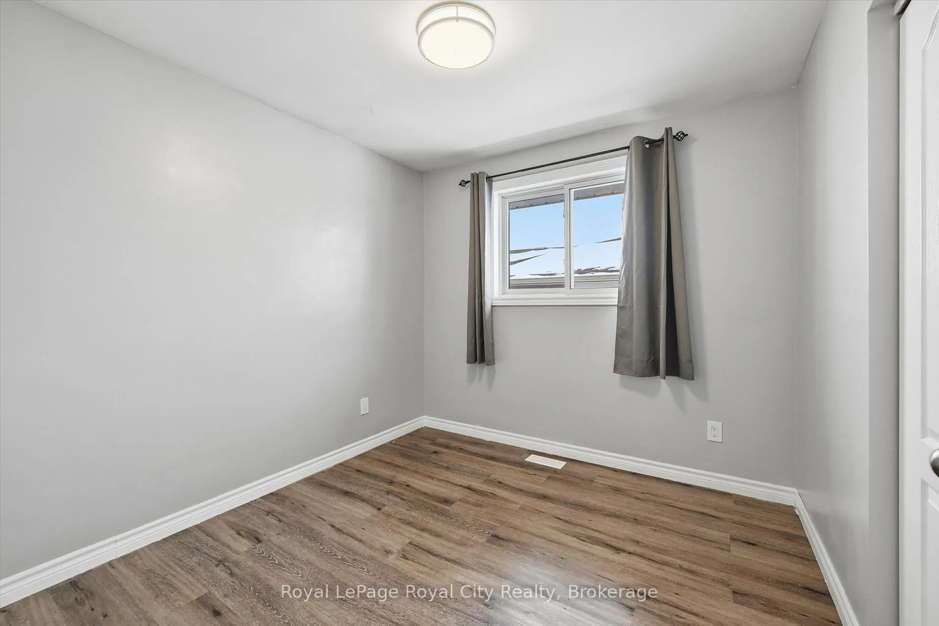 Photo 19 of 74 Summercrest Drive, Hamilton, Gershome — HOMEH