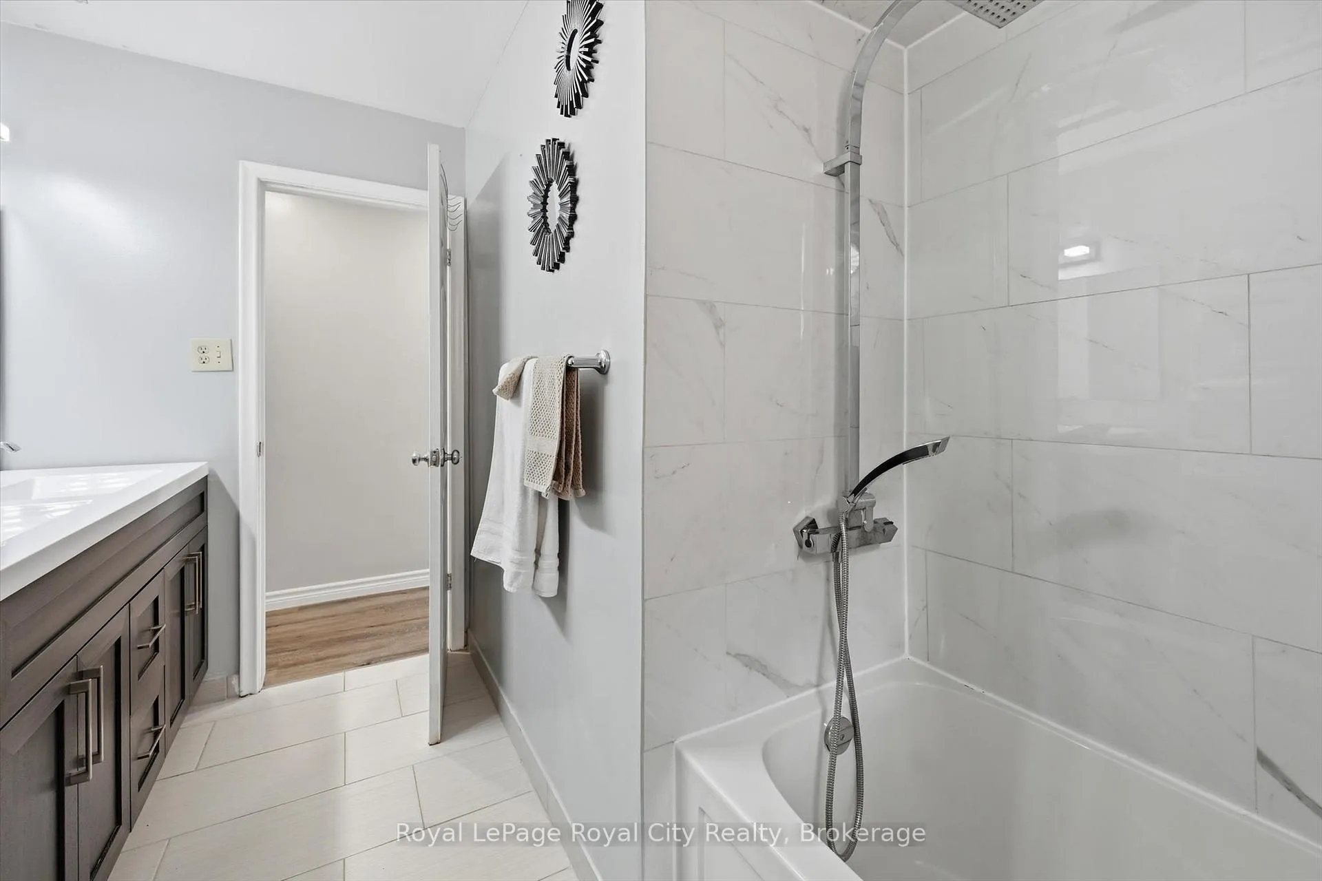 Photo 27 of 74 Summercrest Drive, Hamilton, Gershome — HOMEH