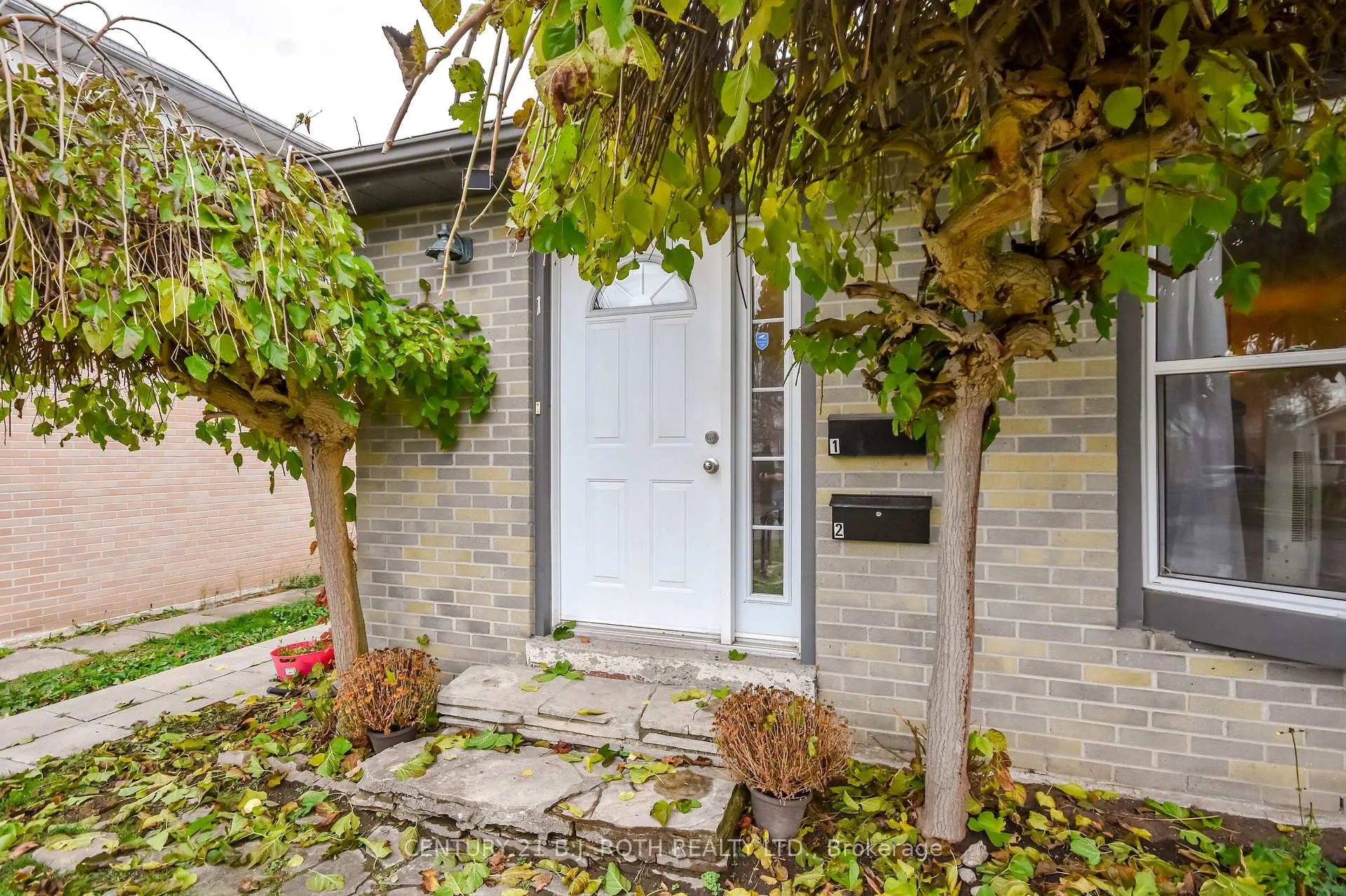 Photo 3 of 75 Bernick Drive, Barrie, Grove East — HOMEH