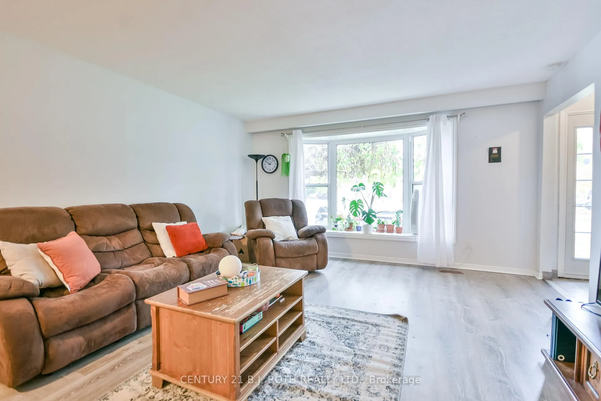 Photo 7 of 75 Bernick Drive, Barrie, Grove East — HOMEH