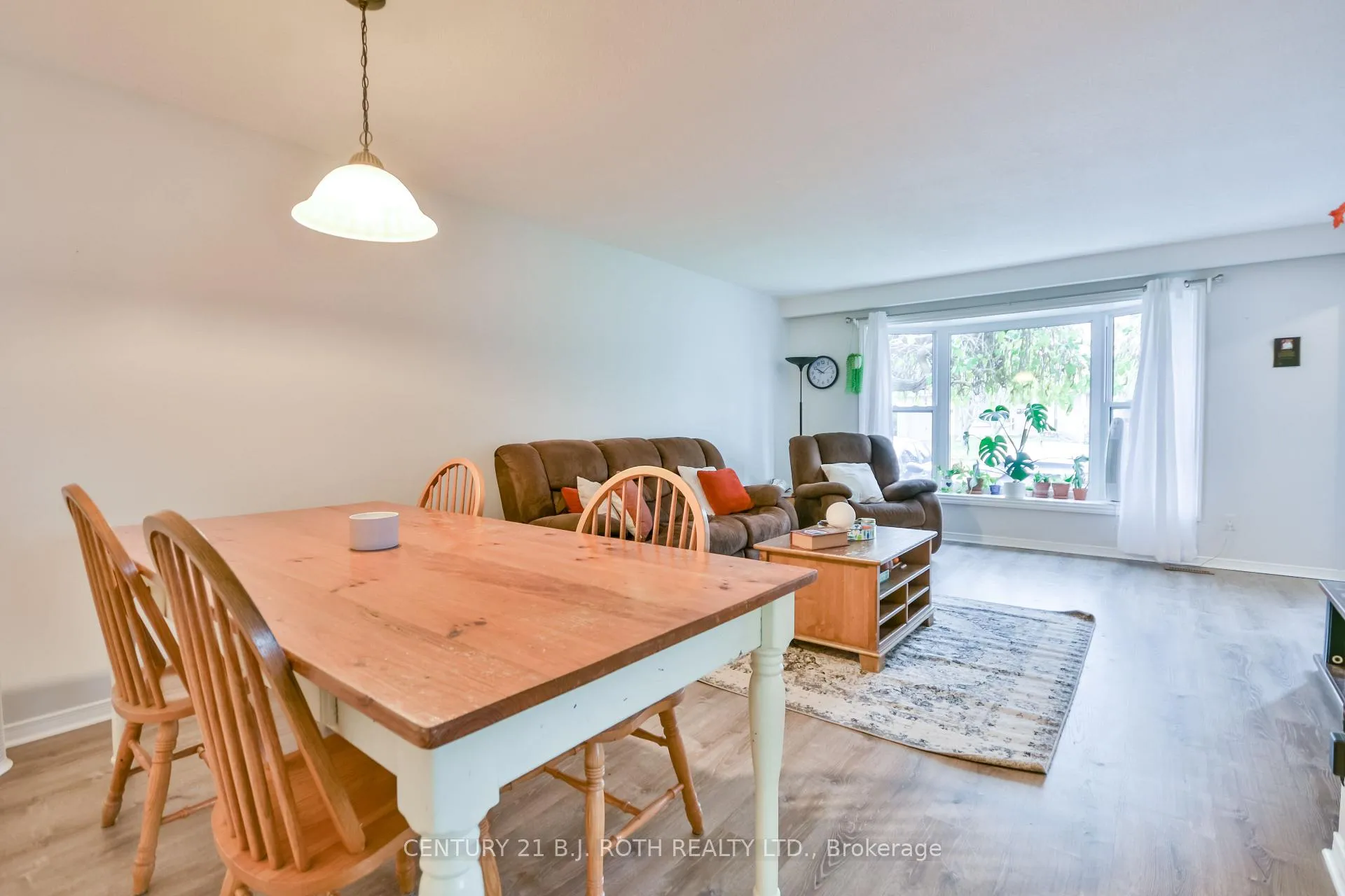 Photo 8 of 75 Bernick Drive, Barrie, Grove East — HOMEH
