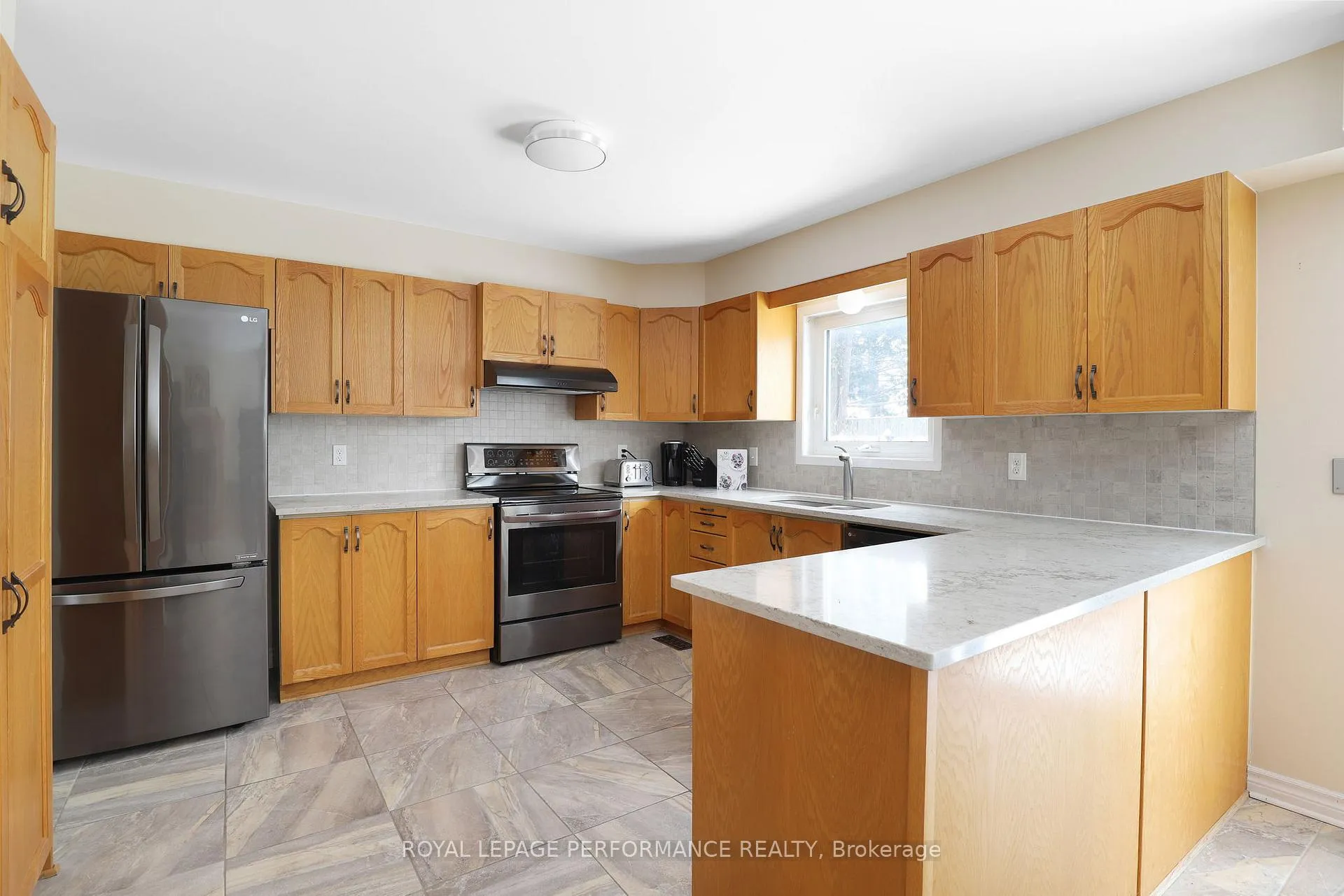 Photo 6 of 10 Ellisson Way, Ottawa, Hunt Club Park — HOMEH