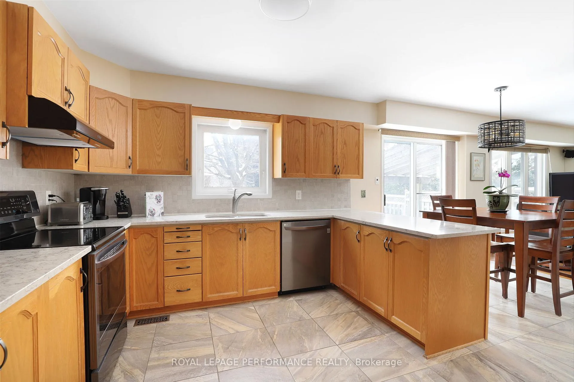 Photo 8 of 10 Ellisson Way, Ottawa, Hunt Club Park — HOMEH