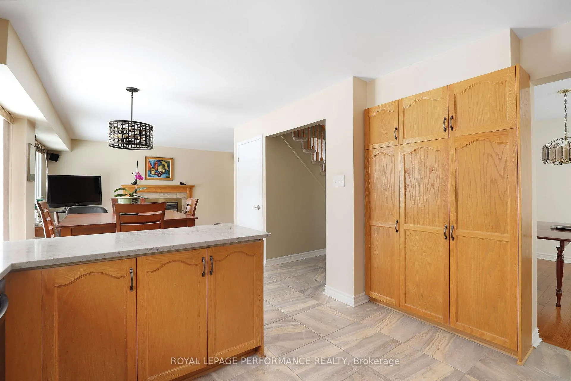 Photo 9 of 10 Ellisson Way, Ottawa, Hunt Club Park — HOMEH