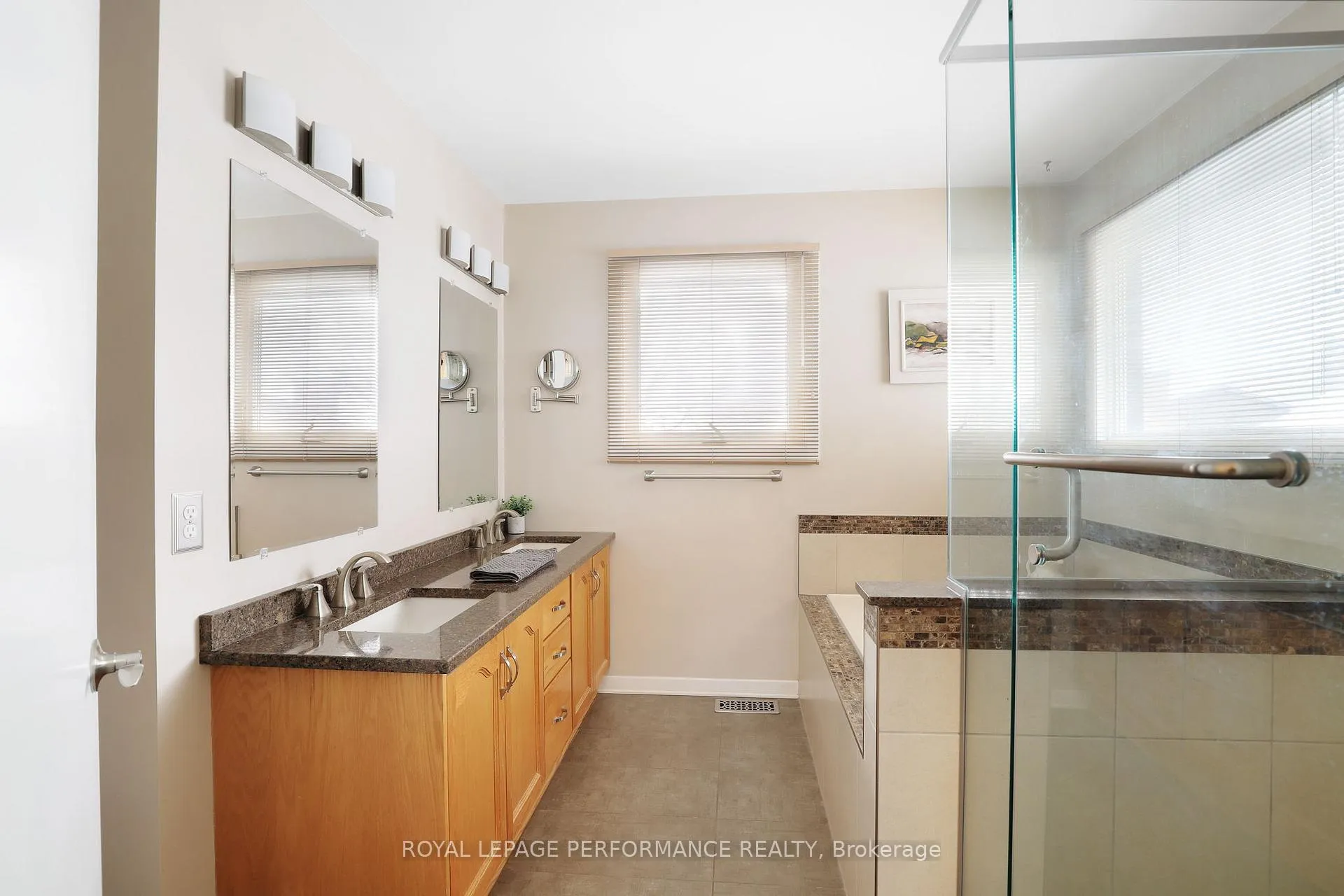 Photo 23 of 10 Ellisson Way, Ottawa, Hunt Club Park — HOMEH