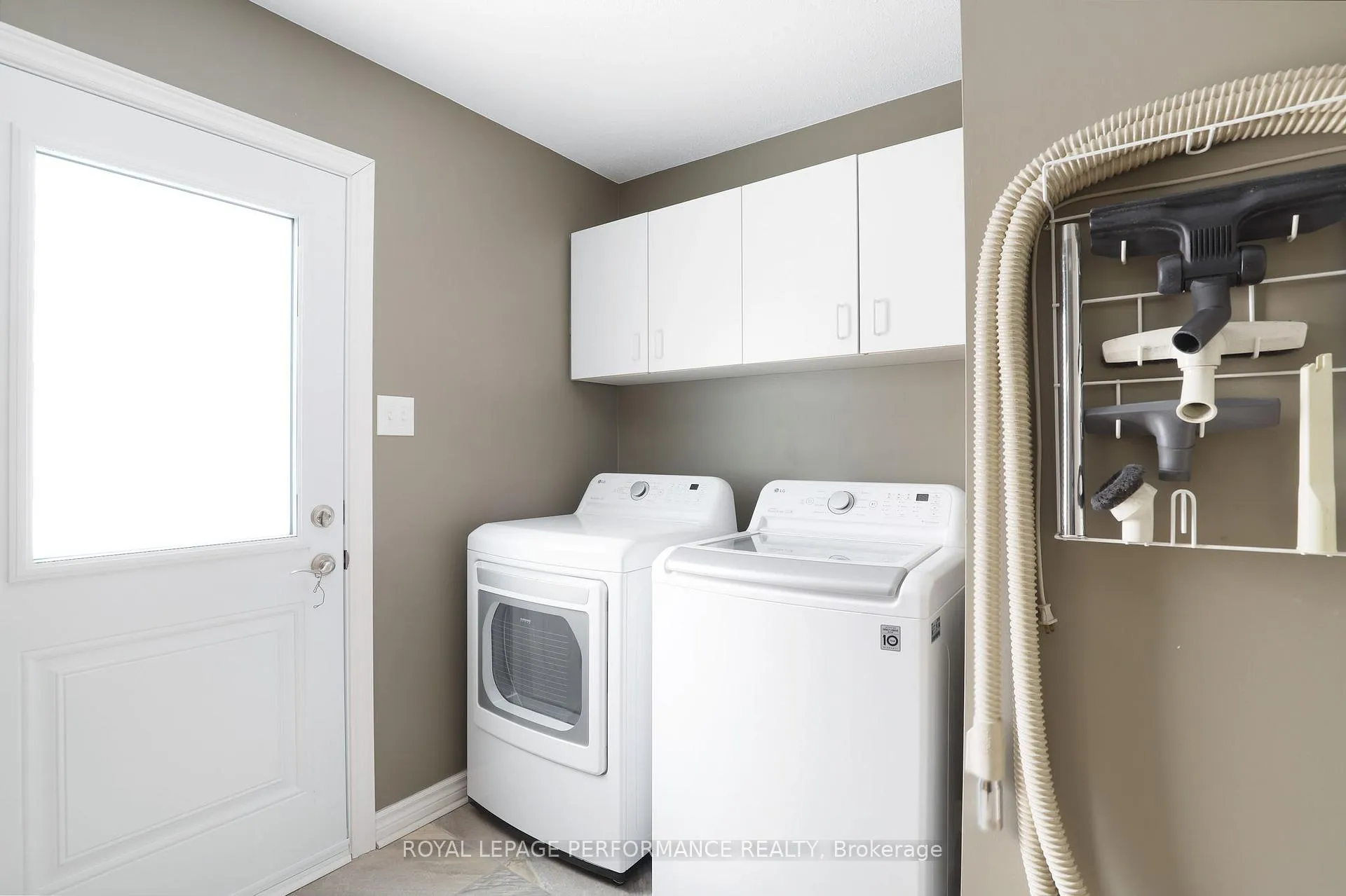 Photo 28 of 10 Ellisson Way, Ottawa, Hunt Club Park — HOMEH
