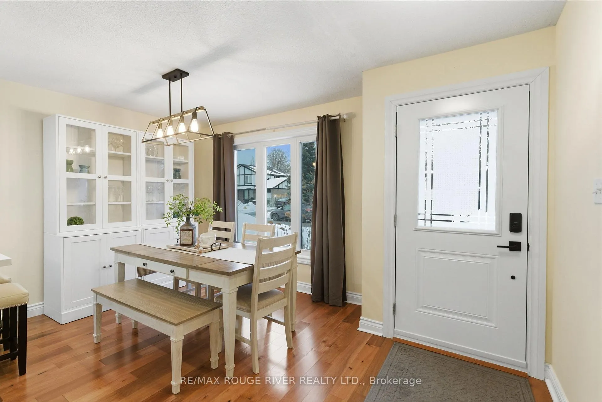 Photo 3 of 5 Glenmount Court, Whitby, Lynde Creek — HOMEH
