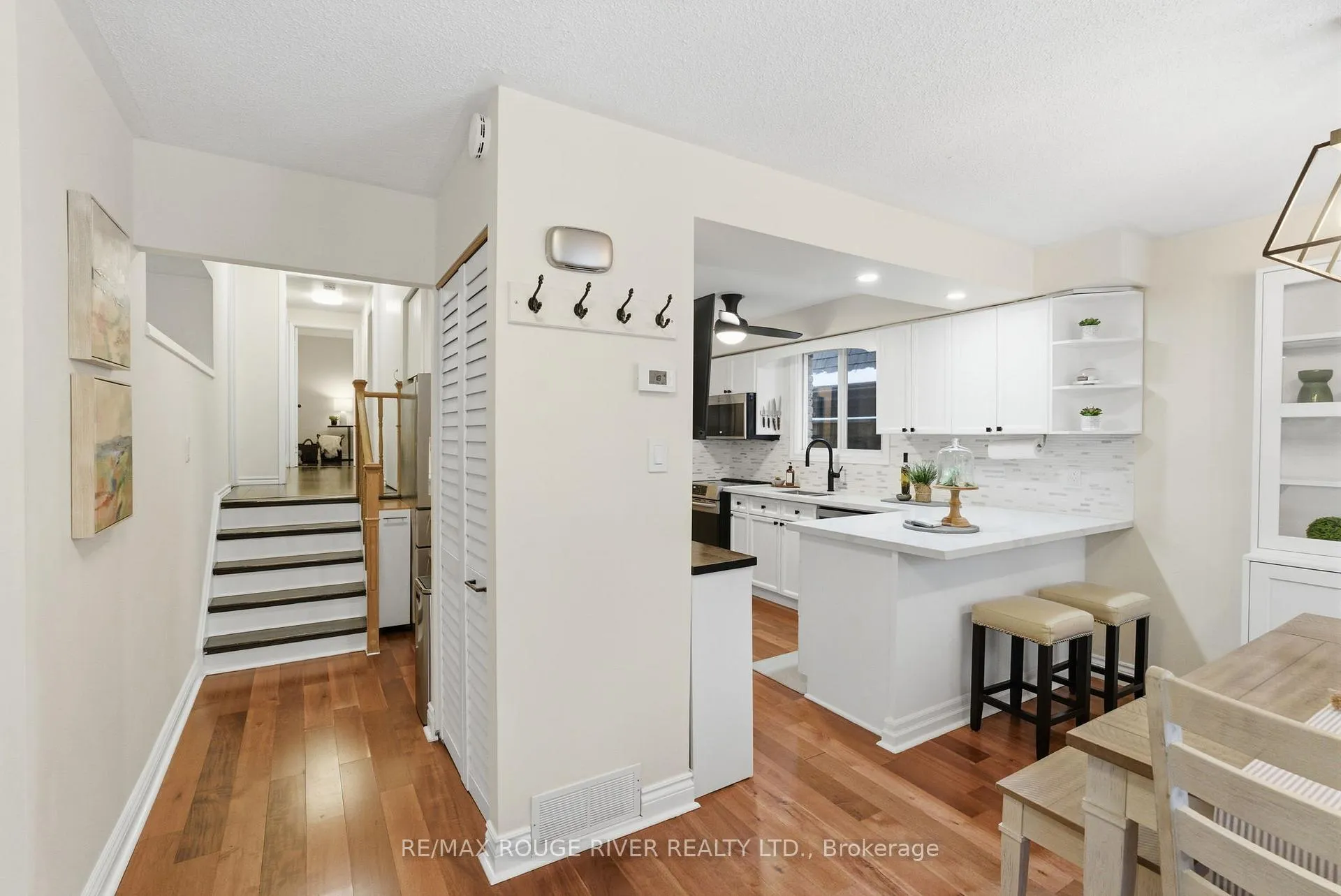 Photo 4 of 5 Glenmount Court, Whitby, Lynde Creek — HOMEH