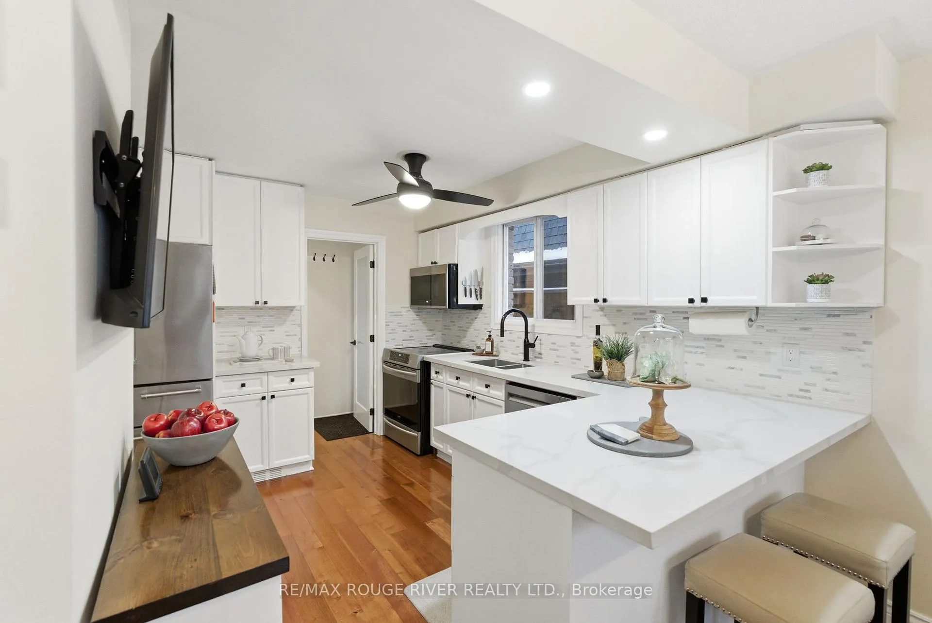 Photo 10 of 5 Glenmount Court, Whitby, Lynde Creek — HOMEH