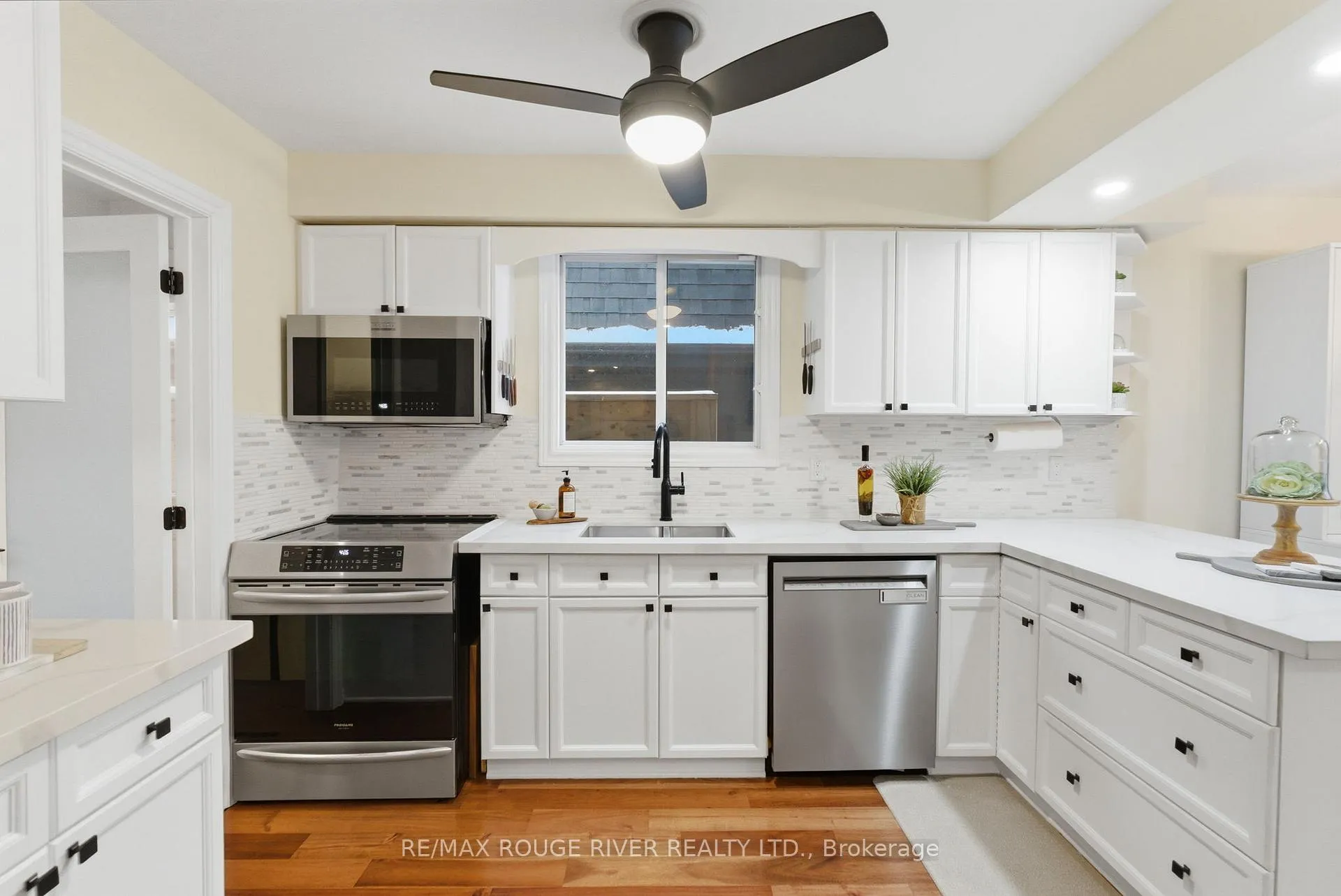 Photo 11 of 5 Glenmount Court, Whitby, Lynde Creek — HOMEH