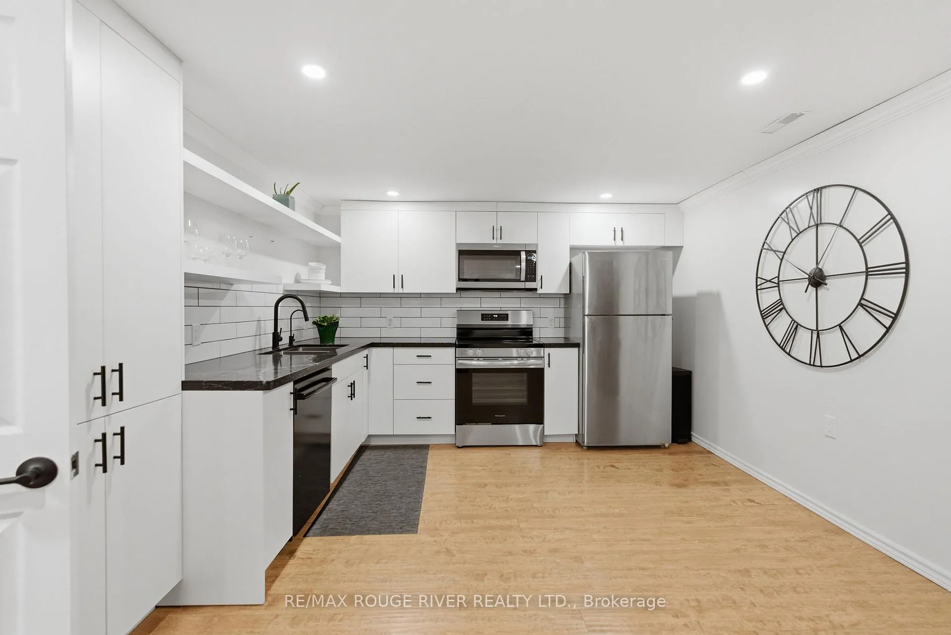Photo 38 of 5 Glenmount Court, Whitby, Lynde Creek — HOMEH