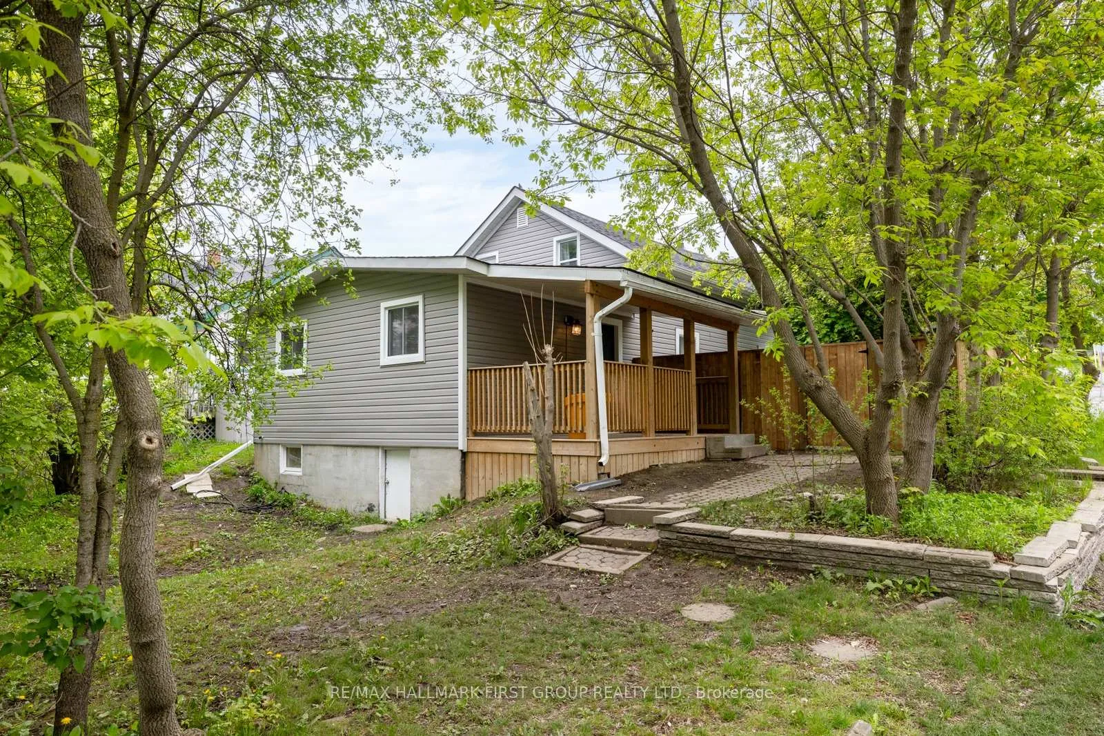 Photo 2 of 641 Reid Street, Peterborough, Town Ward 3 — HOMEH