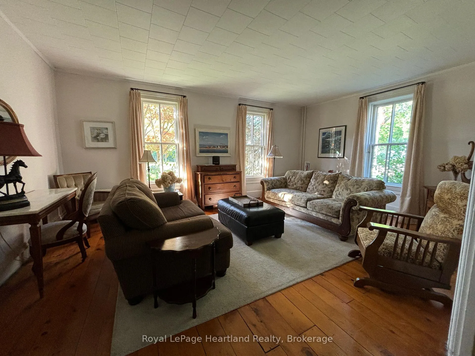 Photo 3 of 261 Cobourg Street, Goderich, Goderich (Town) — HOMEH