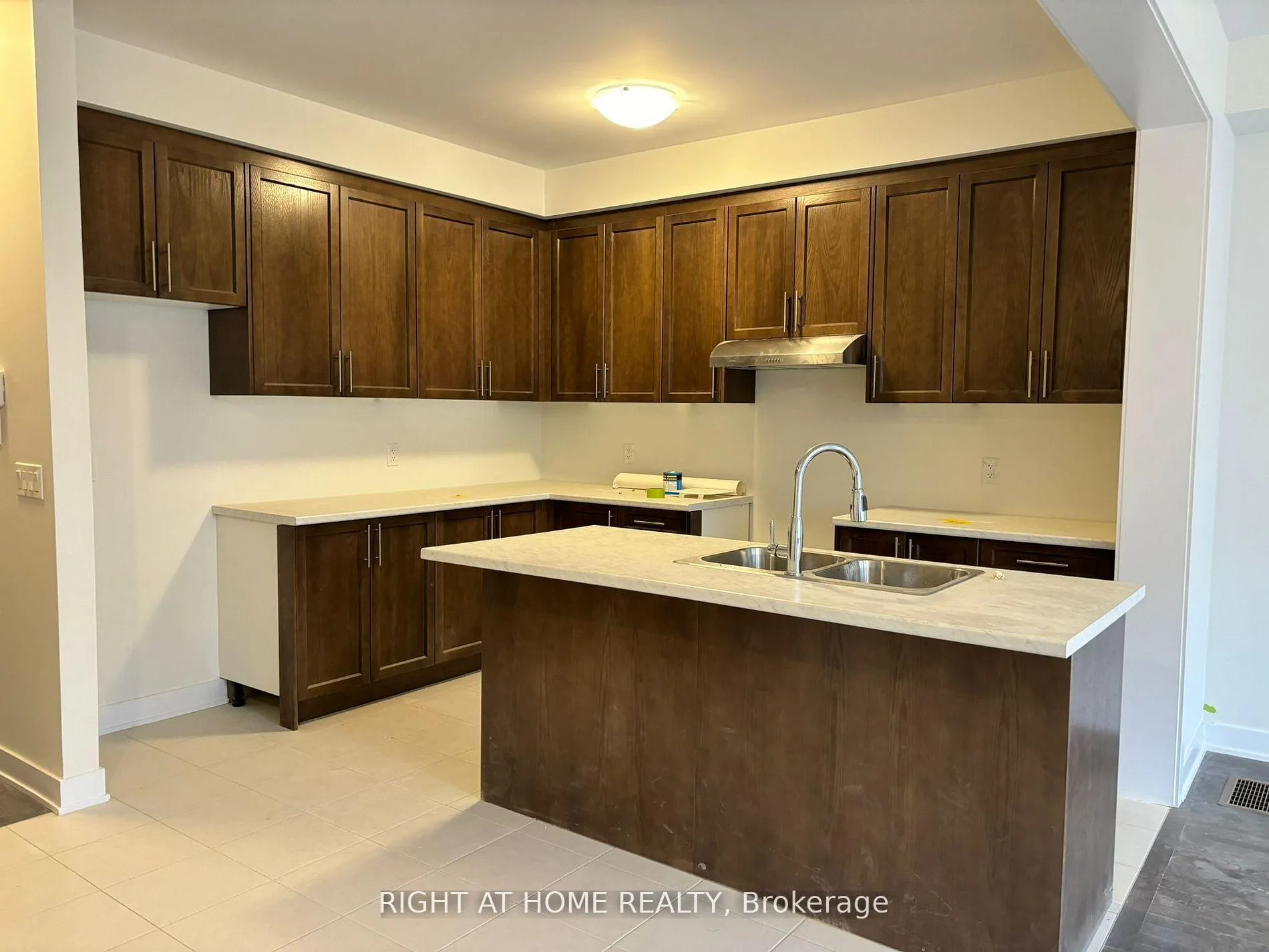 Photo 3 of 1101 Thompson Drive, Oshawa, Kedron — HOMEH