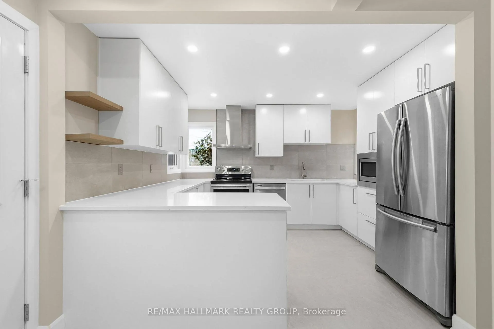 Photo 2 of 1414 Ridgebrook Drive, Ottawa, Pineview — HOMEH