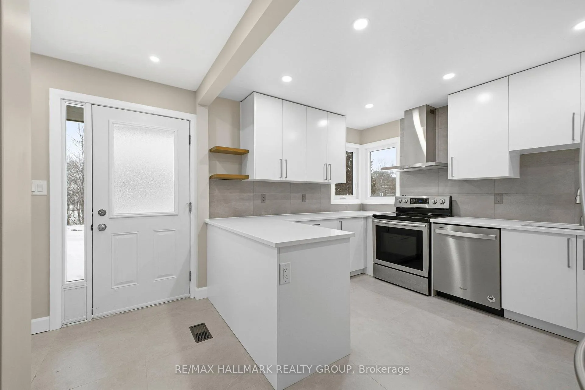 Photo 4 of 1414 Ridgebrook Drive, Ottawa, Pineview — HOMEH