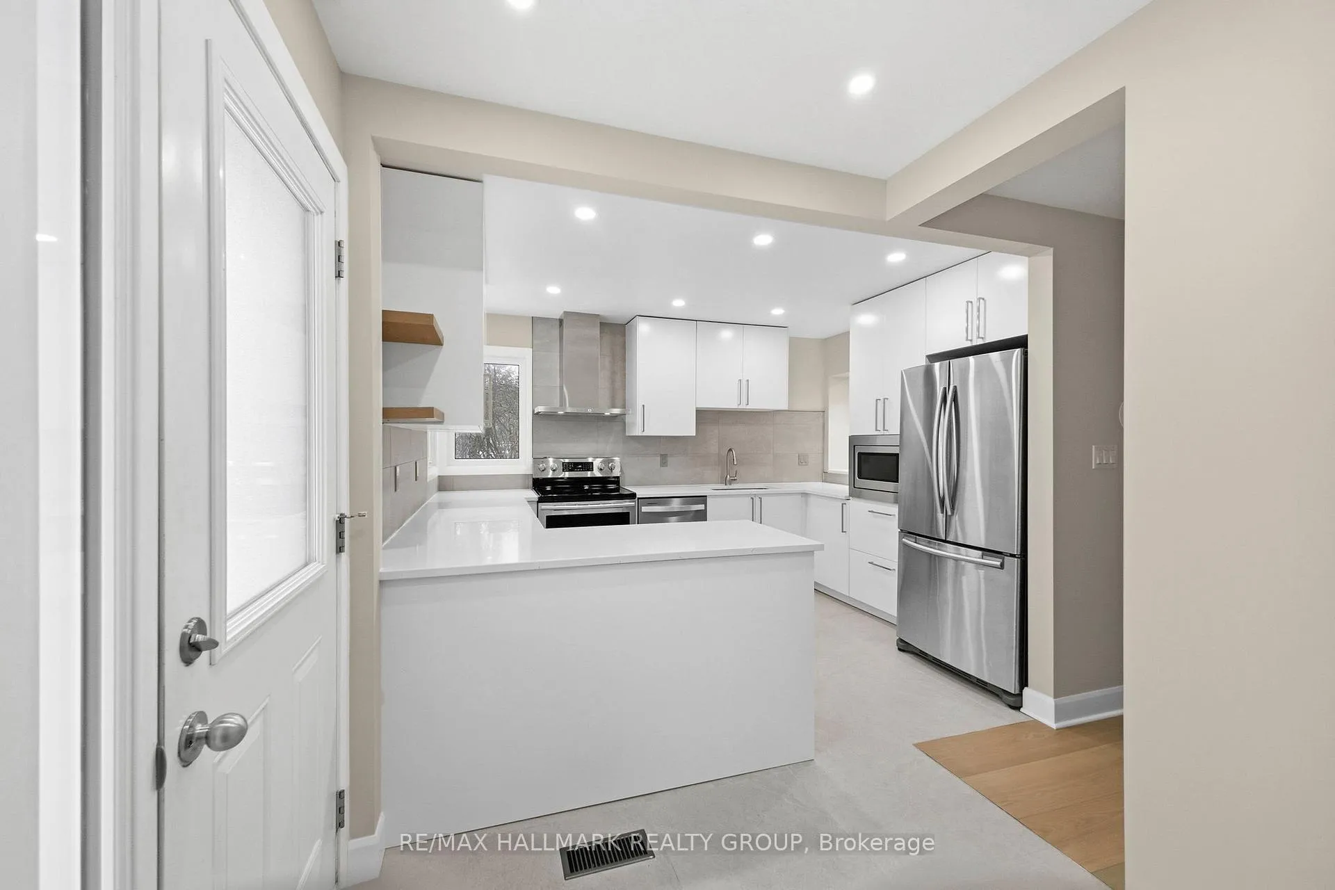 Photo 5 of 1414 Ridgebrook Drive, Ottawa, Pineview — HOMEH