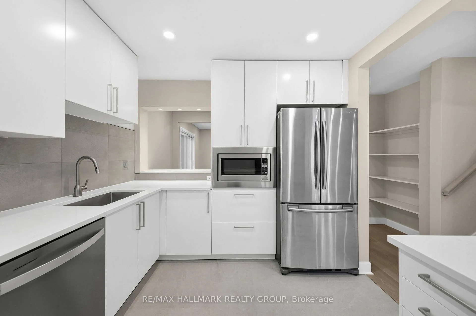 Photo 7 of 1414 Ridgebrook Drive, Ottawa, Pineview — HOMEH