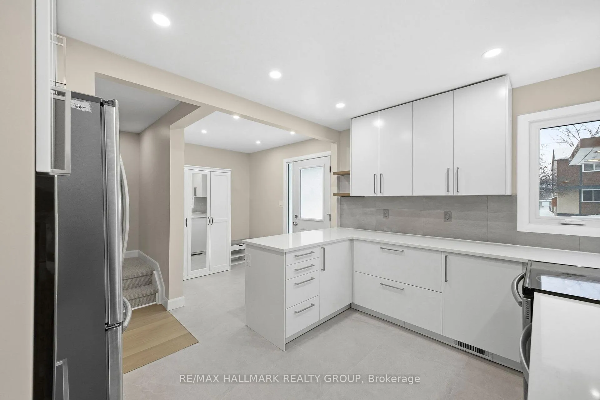 Photo 8 of 1414 Ridgebrook Drive, Ottawa, Pineview — HOMEH
