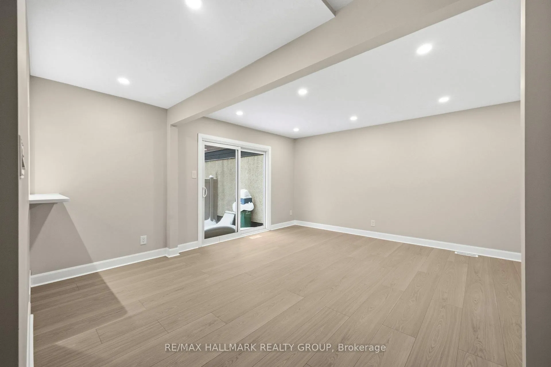 Photo 12 of 1414 Ridgebrook Drive, Ottawa, Pineview — HOMEH