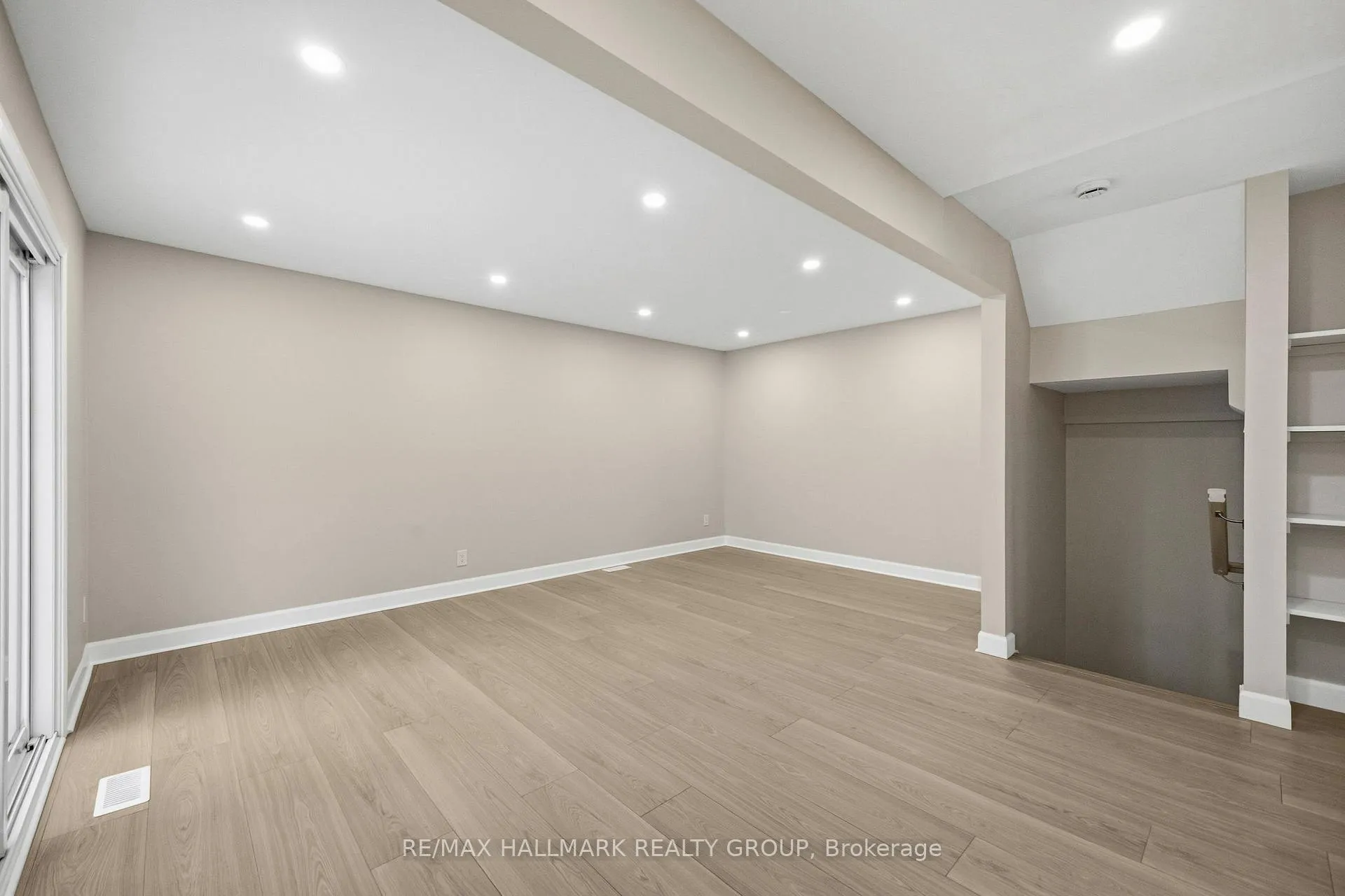 Photo 13 of 1414 Ridgebrook Drive, Ottawa, Pineview — HOMEH