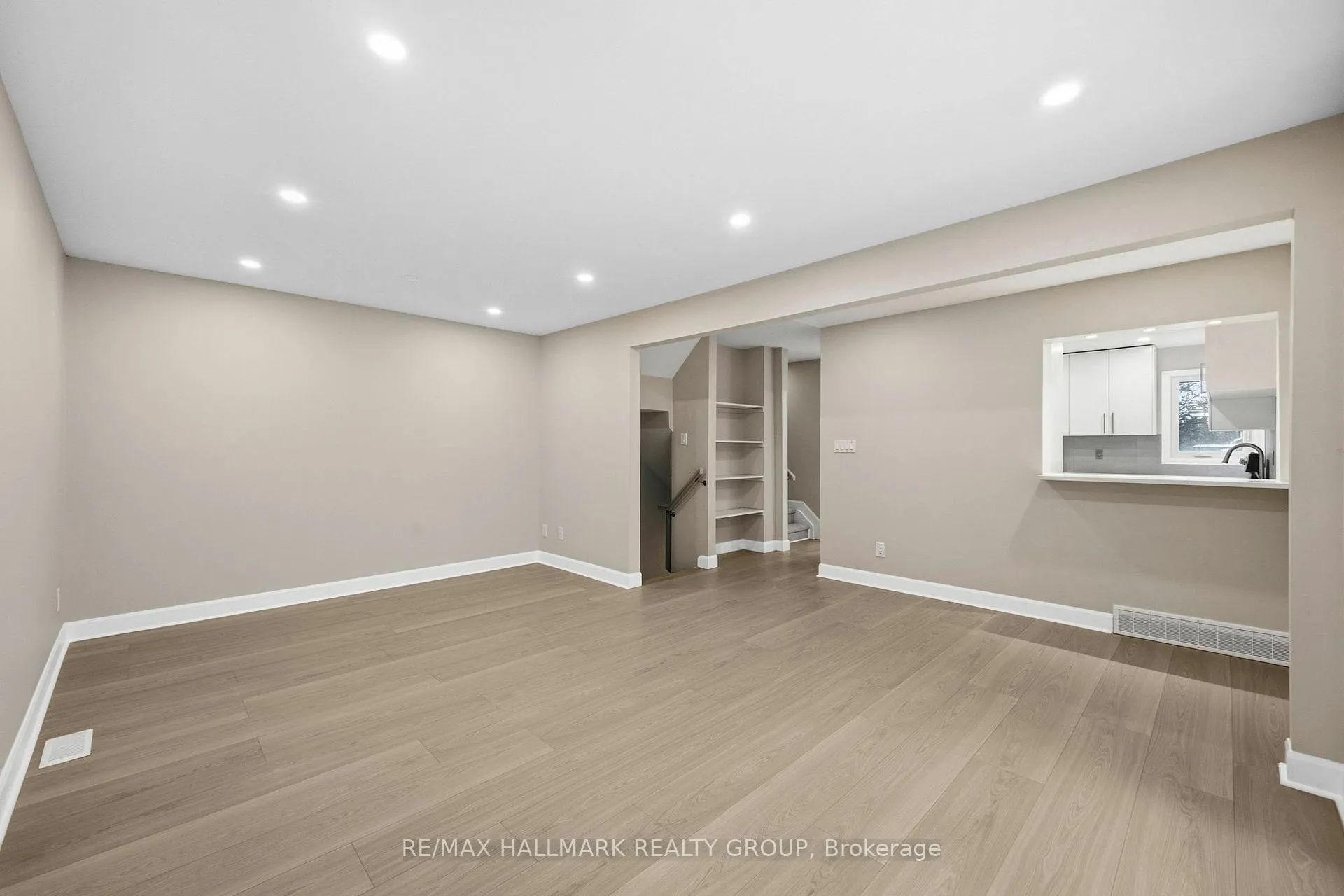 Photo 14 of 1414 Ridgebrook Drive, Ottawa, Pineview — HOMEH
