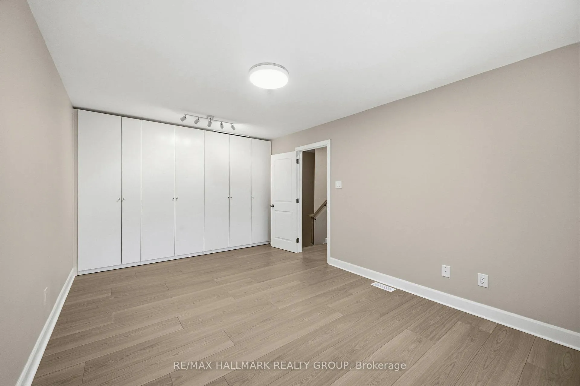 Photo 17 of 1414 Ridgebrook Drive, Ottawa, Pineview — HOMEH