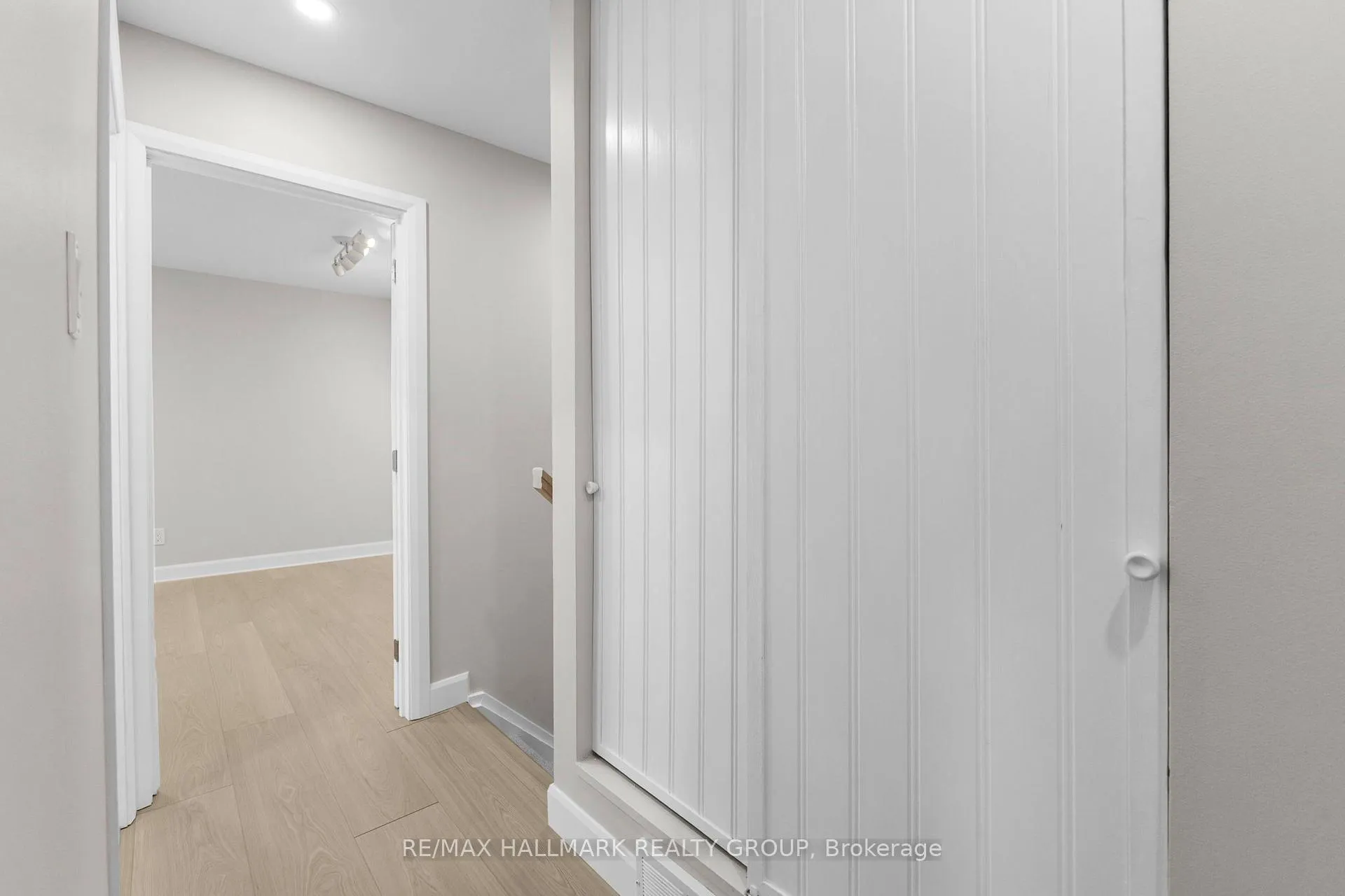 Photo 24 of 1414 Ridgebrook Drive, Ottawa, Pineview — HOMEH