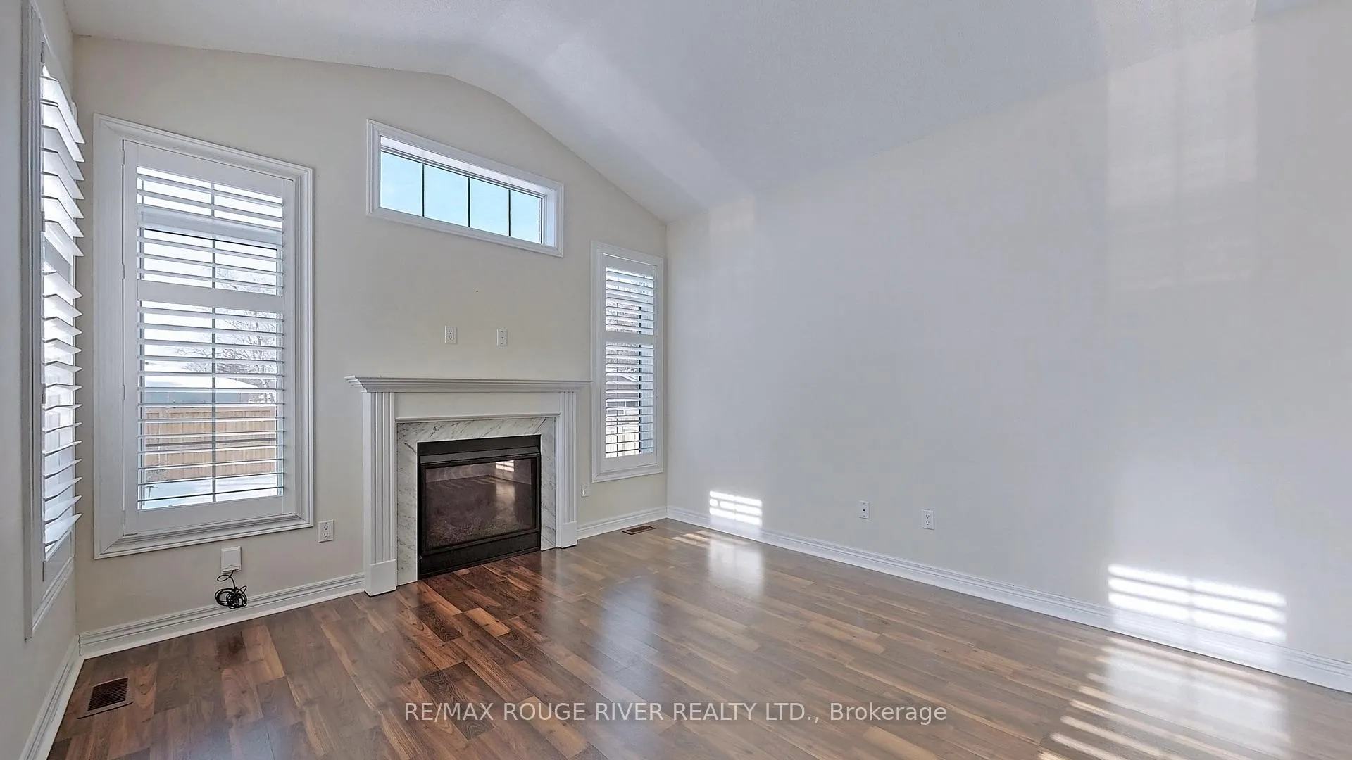 Photo 2 of 1022 Byron Street N, Whitby, Williamsburg — HOMEH