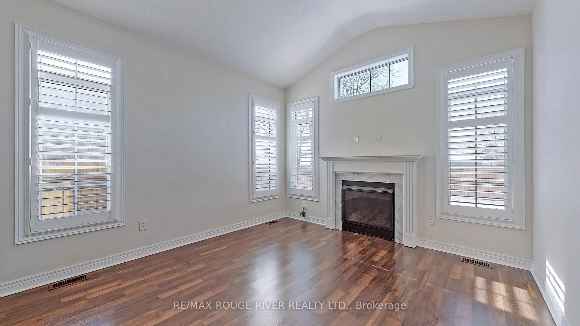 Photo 3 of 1022 Byron Street N, Whitby, Williamsburg — HOMEH