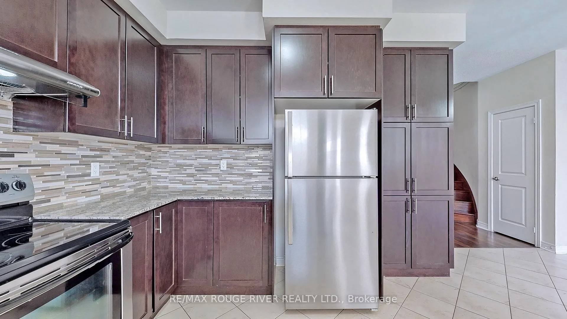 Photo 10 of 1022 Byron Street N, Whitby, Williamsburg — HOMEH
