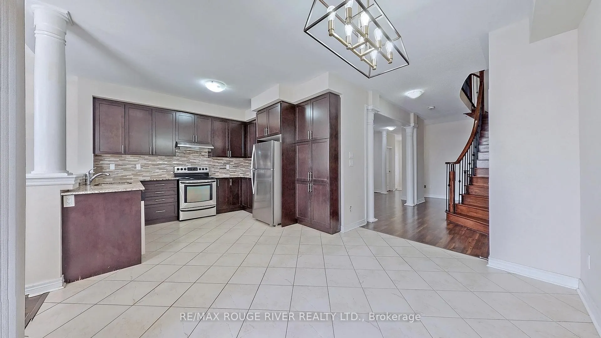 Photo 13 of 1022 Byron Street N, Whitby, Williamsburg — HOMEH