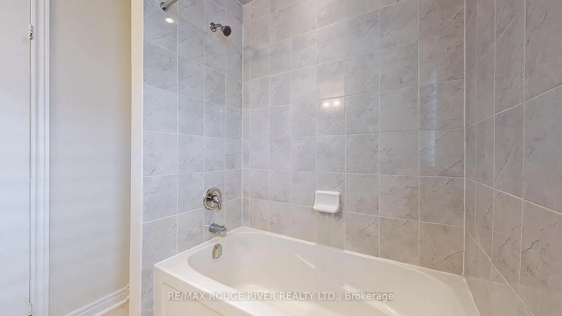 Photo 33 of 1022 Byron Street N, Whitby, Williamsburg — HOMEH