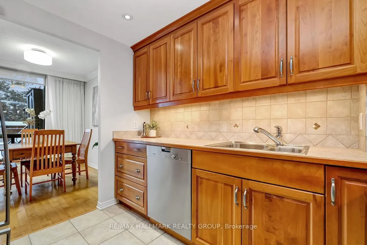 Photo 15 of Unit 330, 515 St Laurent Boulevard, Ottawa, Viscount Alexander Park — HOMEH