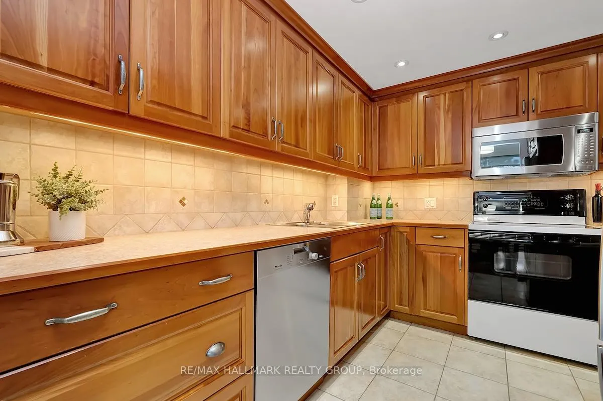 Photo 16 of Unit 330, 515 St Laurent Boulevard, Ottawa, Viscount Alexander Park — HOMEH