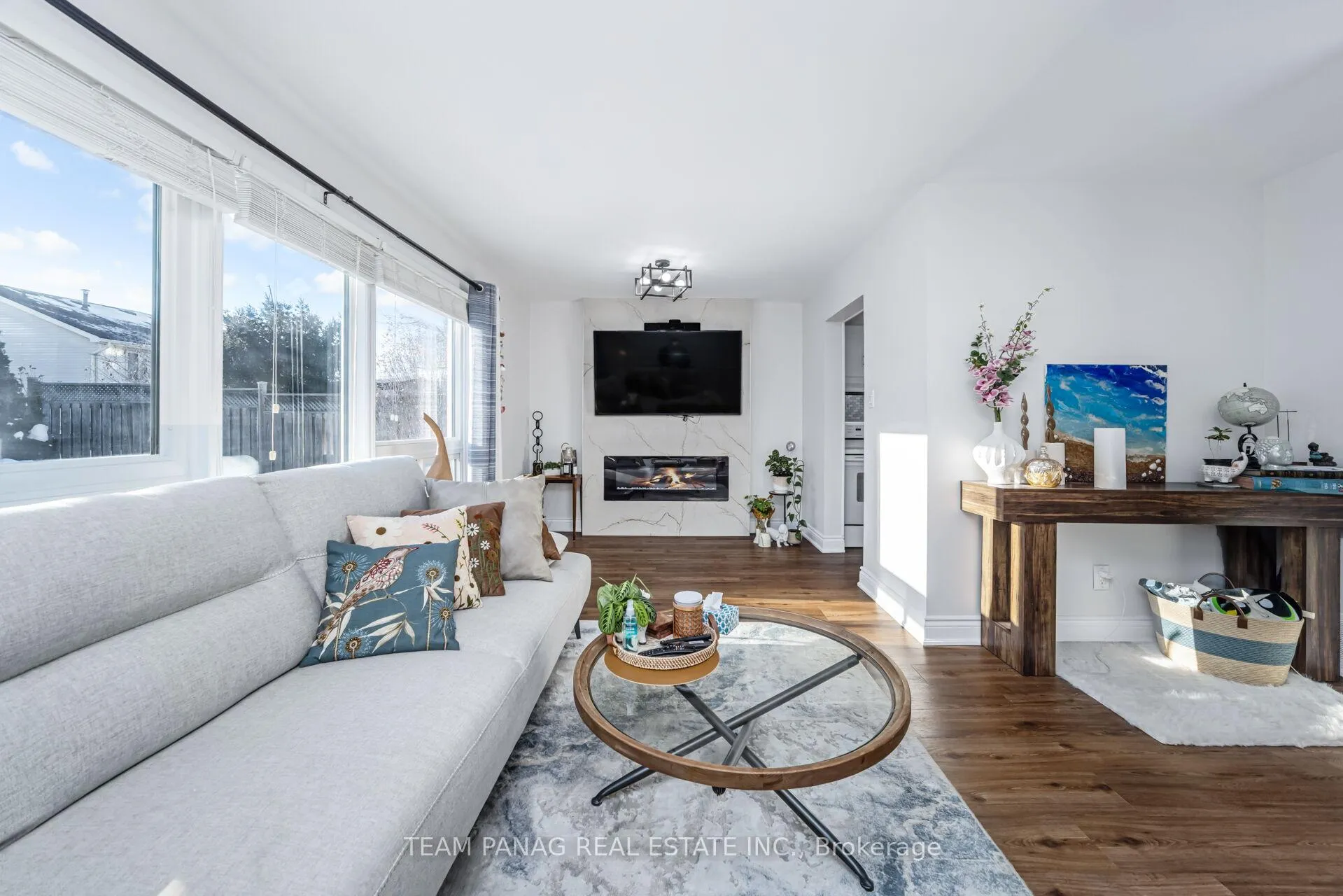 Front of 273 Hansen Road N