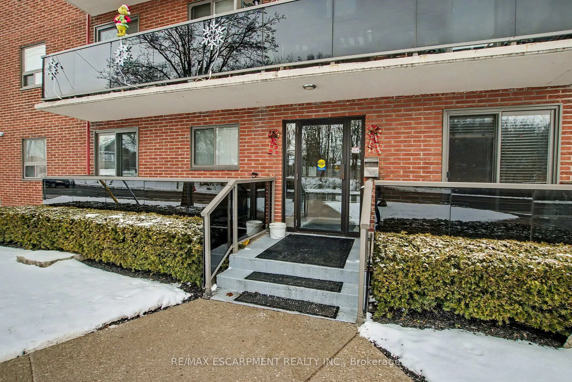 Photo 3 of Unit 36, 2373 King Street E, Hamilton, Glenview — HOMEH