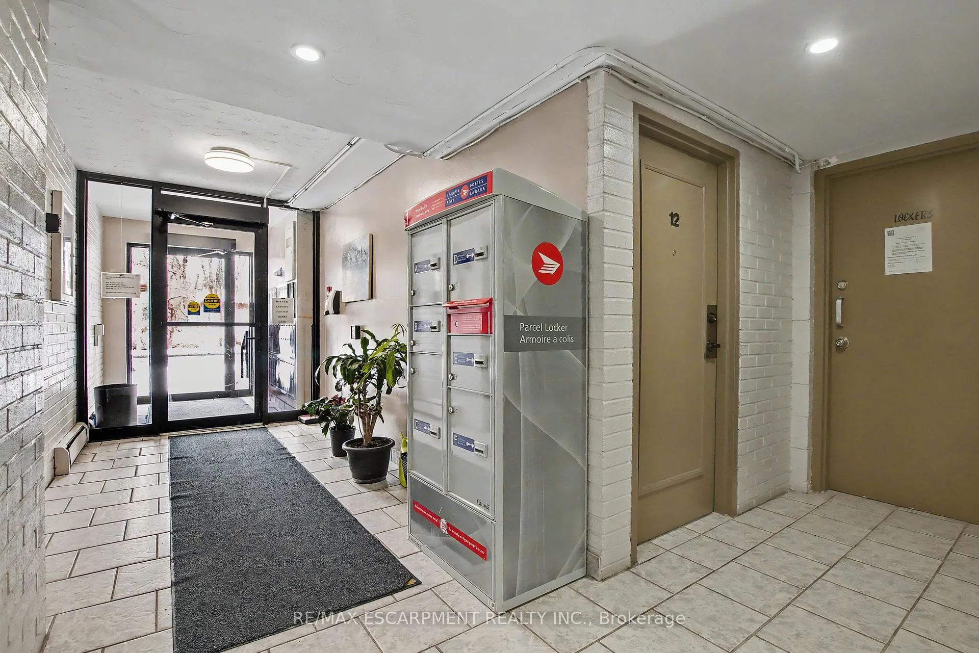 Photo 4 of Unit 36, 2373 King Street E, Hamilton, Glenview — HOMEH