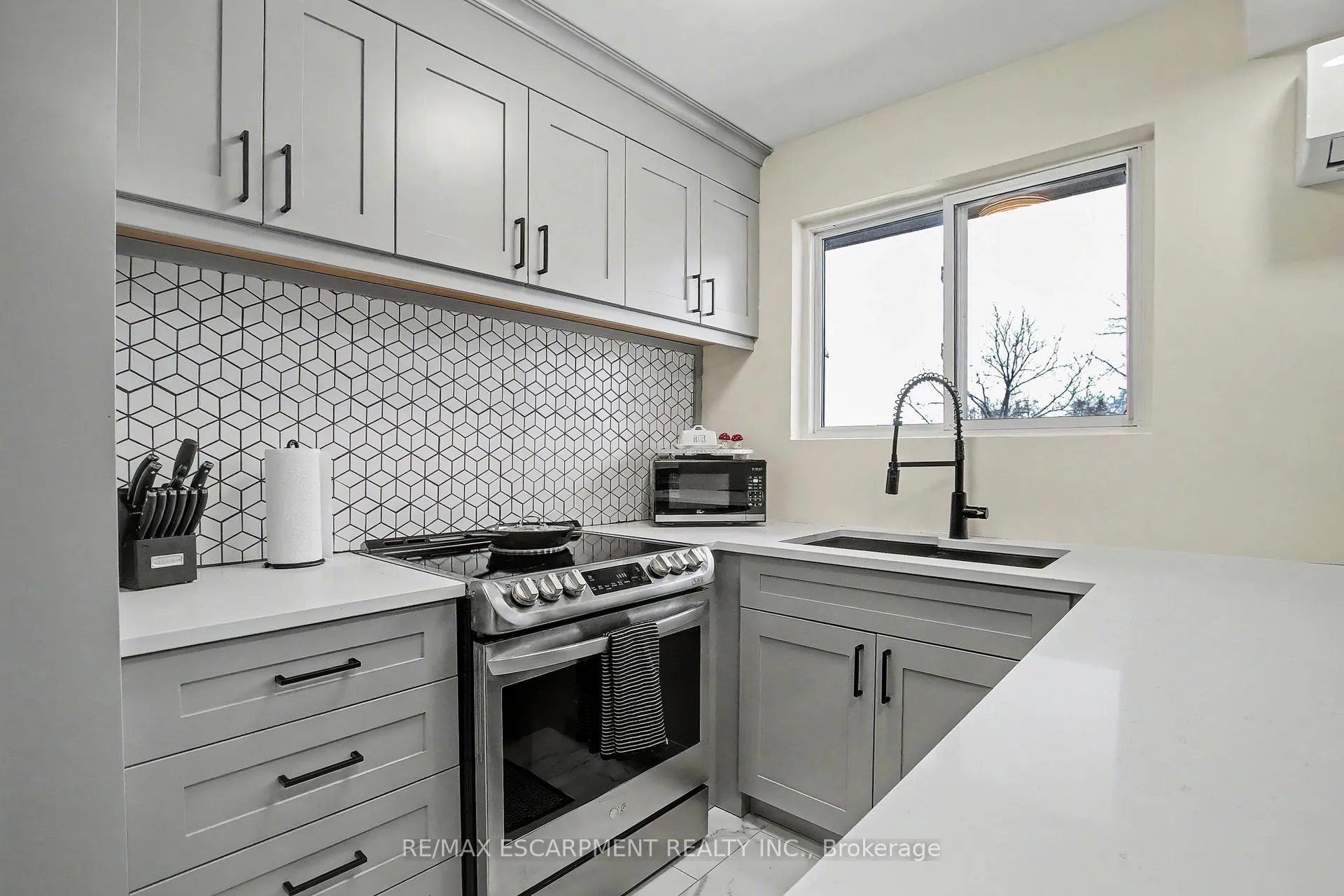 Photo 18 of Unit 36, 2373 King Street E, Hamilton, Glenview — HOMEH