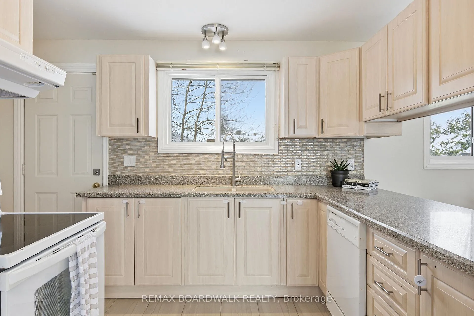 Photo 15 of 1381 Matheson Road, Ottawa, Carson Grove — HOMEH