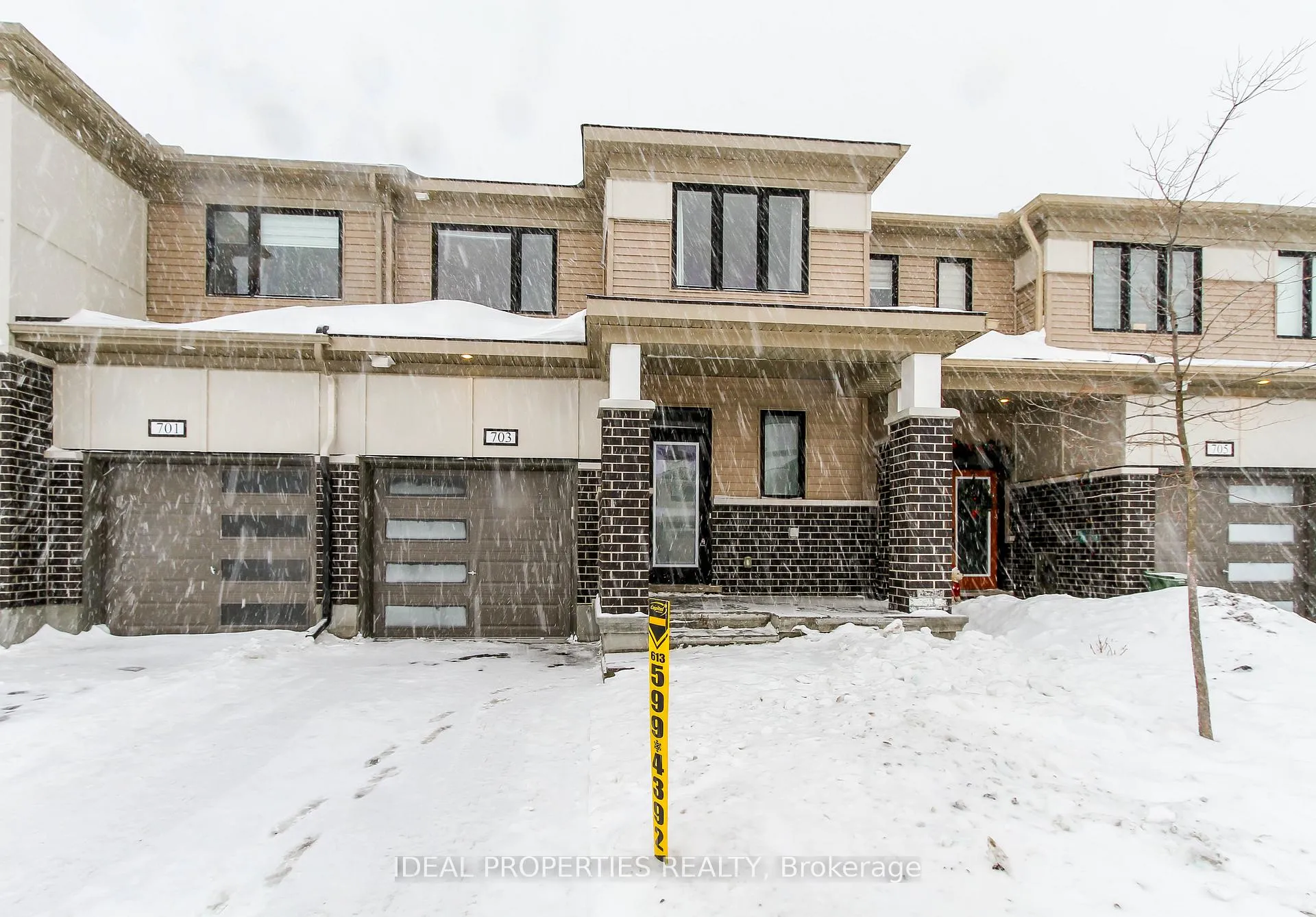 Front of 703 Derreen Avenue